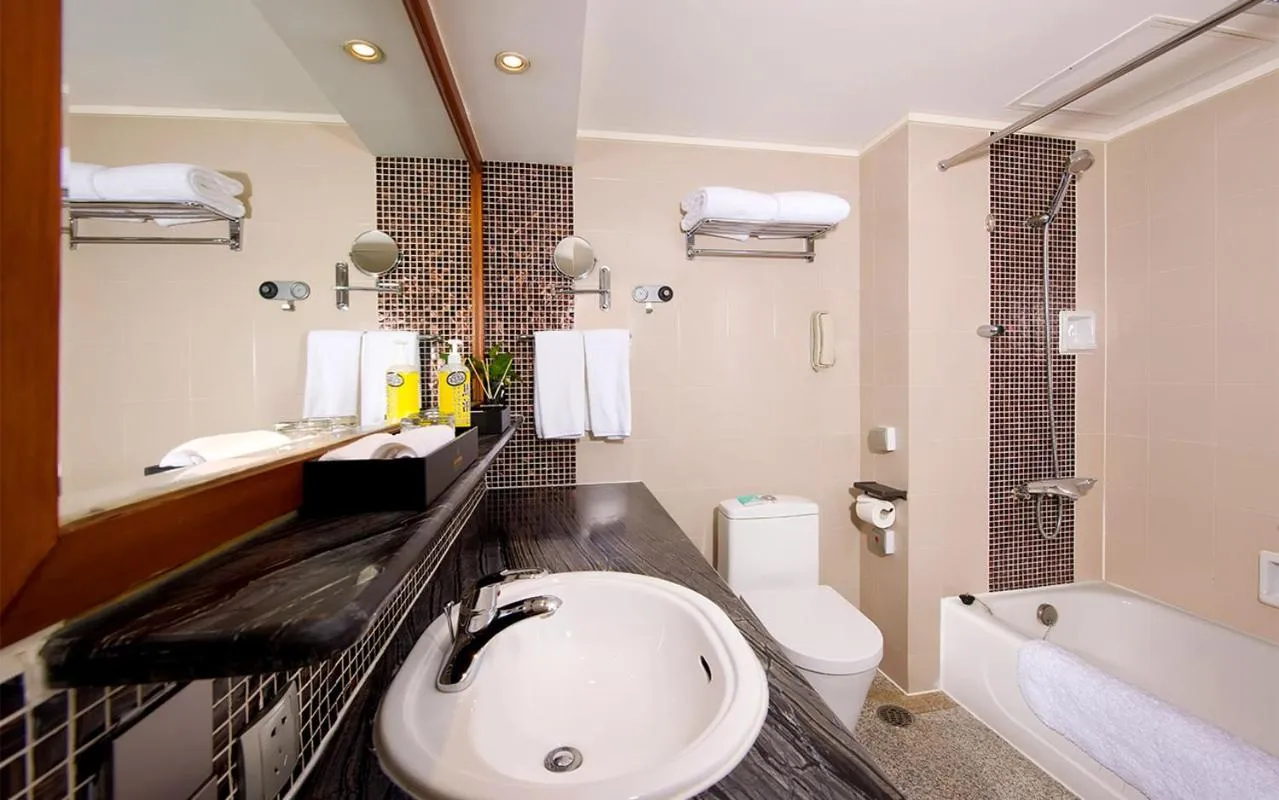 Toilet in Xi'an Dajing Castle Hotel Bell Tower & YONGNING Gate