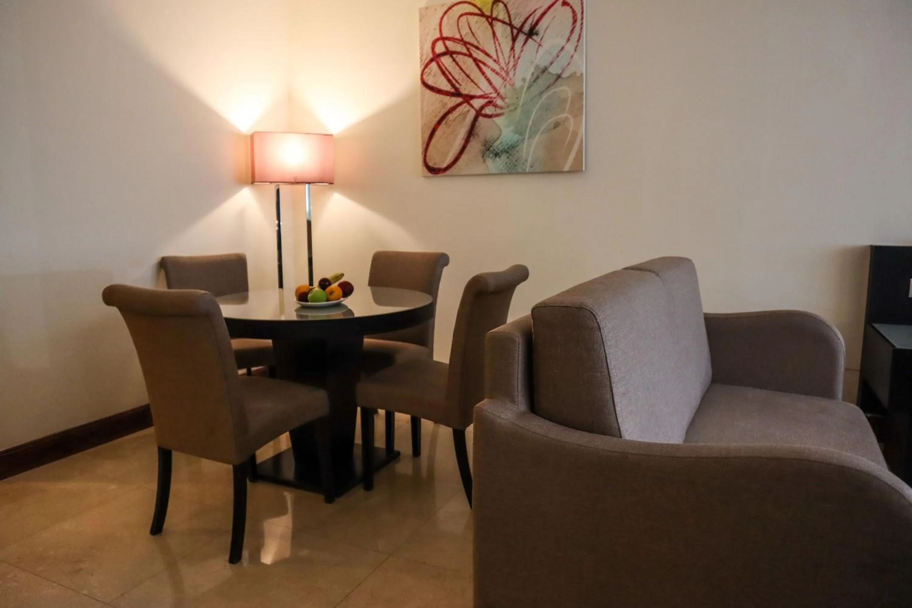 Living room in Vision Imperial Hotel Formerly Excelsior Hotel Downtown