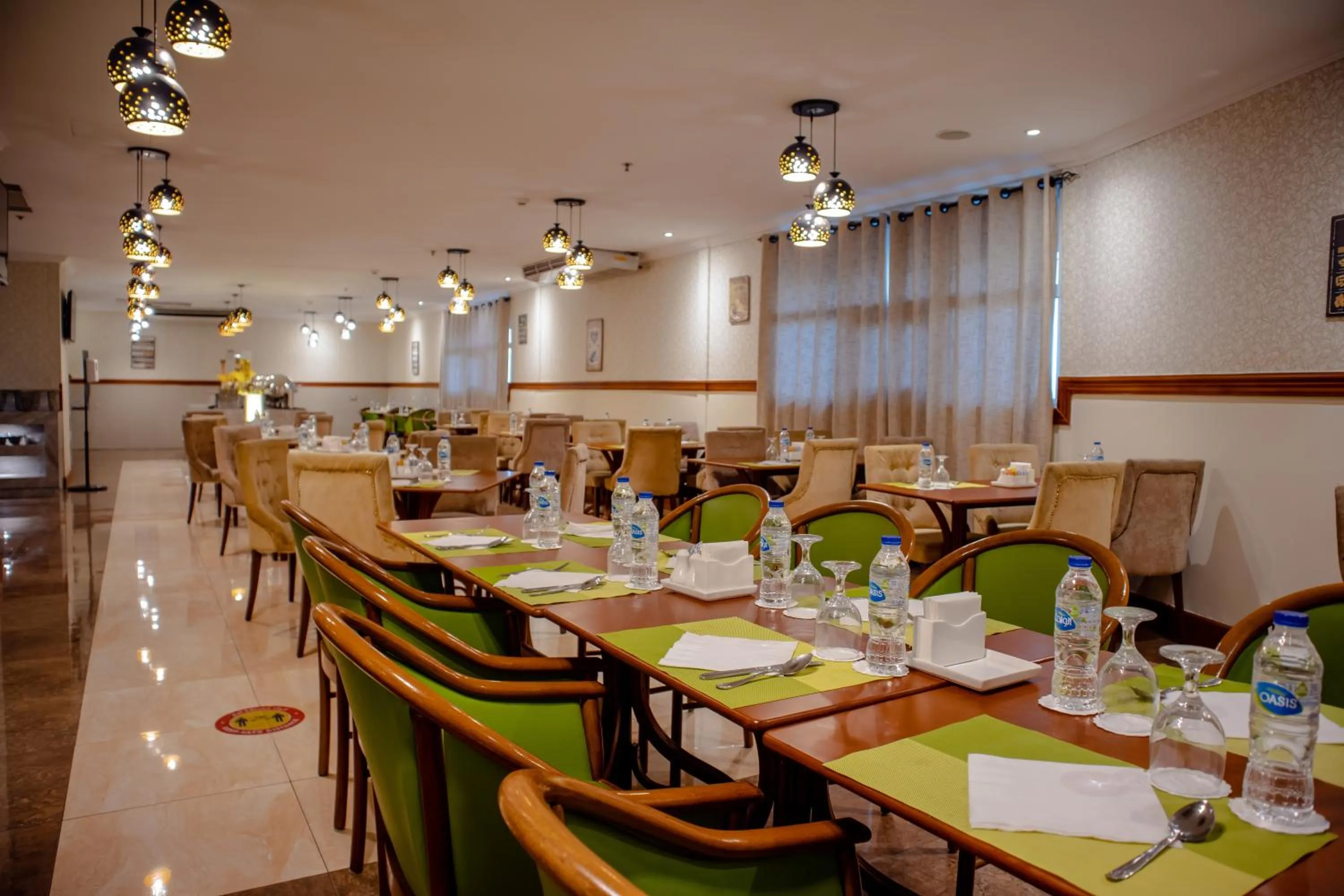 Restaurant/places to eat in Vision Imperial Hotel Formerly Excelsior Hotel Downtown