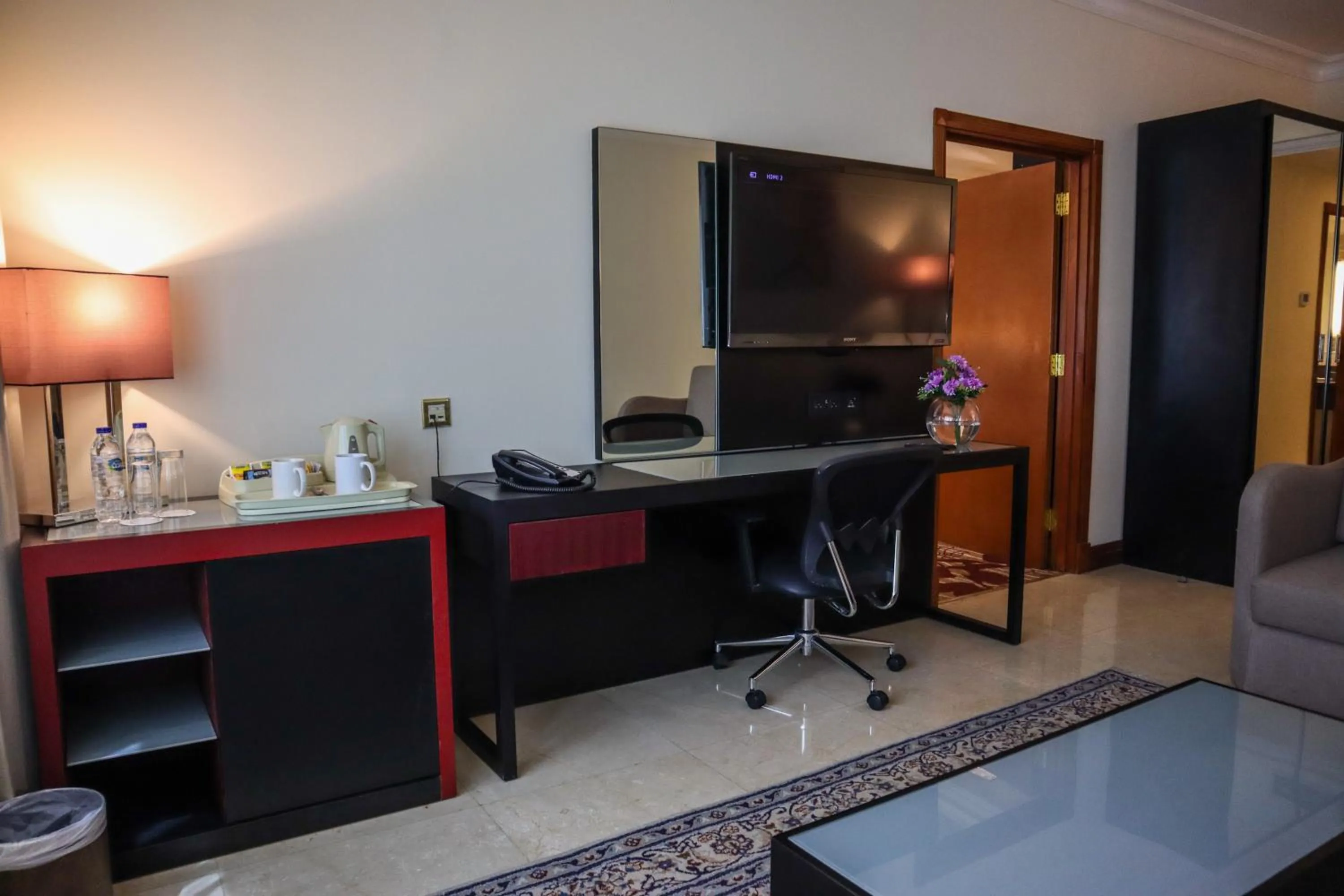 Living room in Vision Imperial Hotel Formerly Excelsior Hotel Downtown