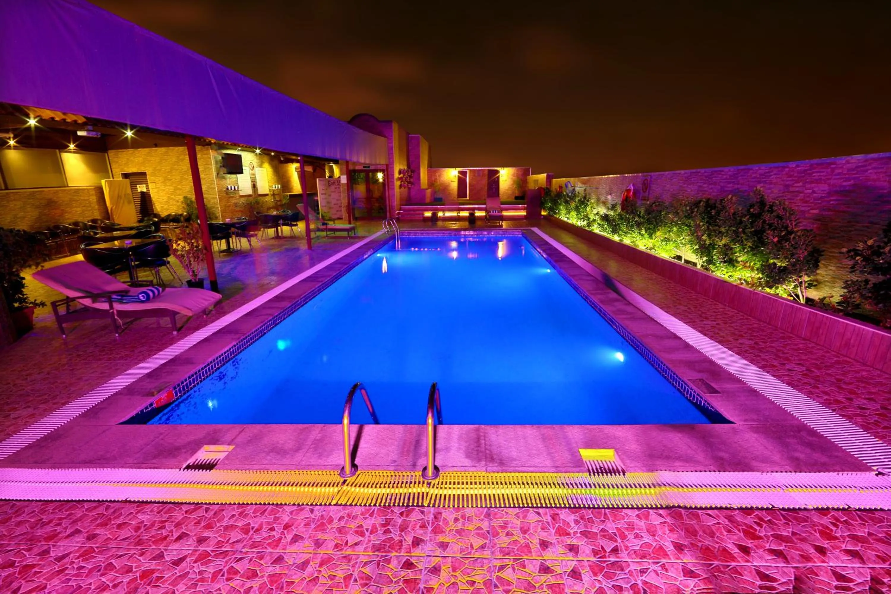 Swimming pool in Vision Imperial Hotel Formerly Excelsior Hotel Downtown