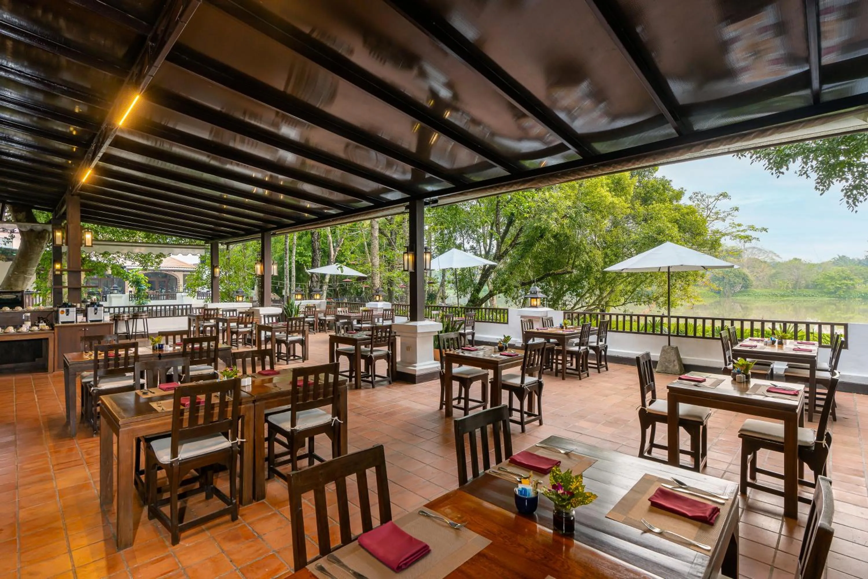 Restaurant/places to eat in The Legend Chiang Rai Boutique River Resort & Spa