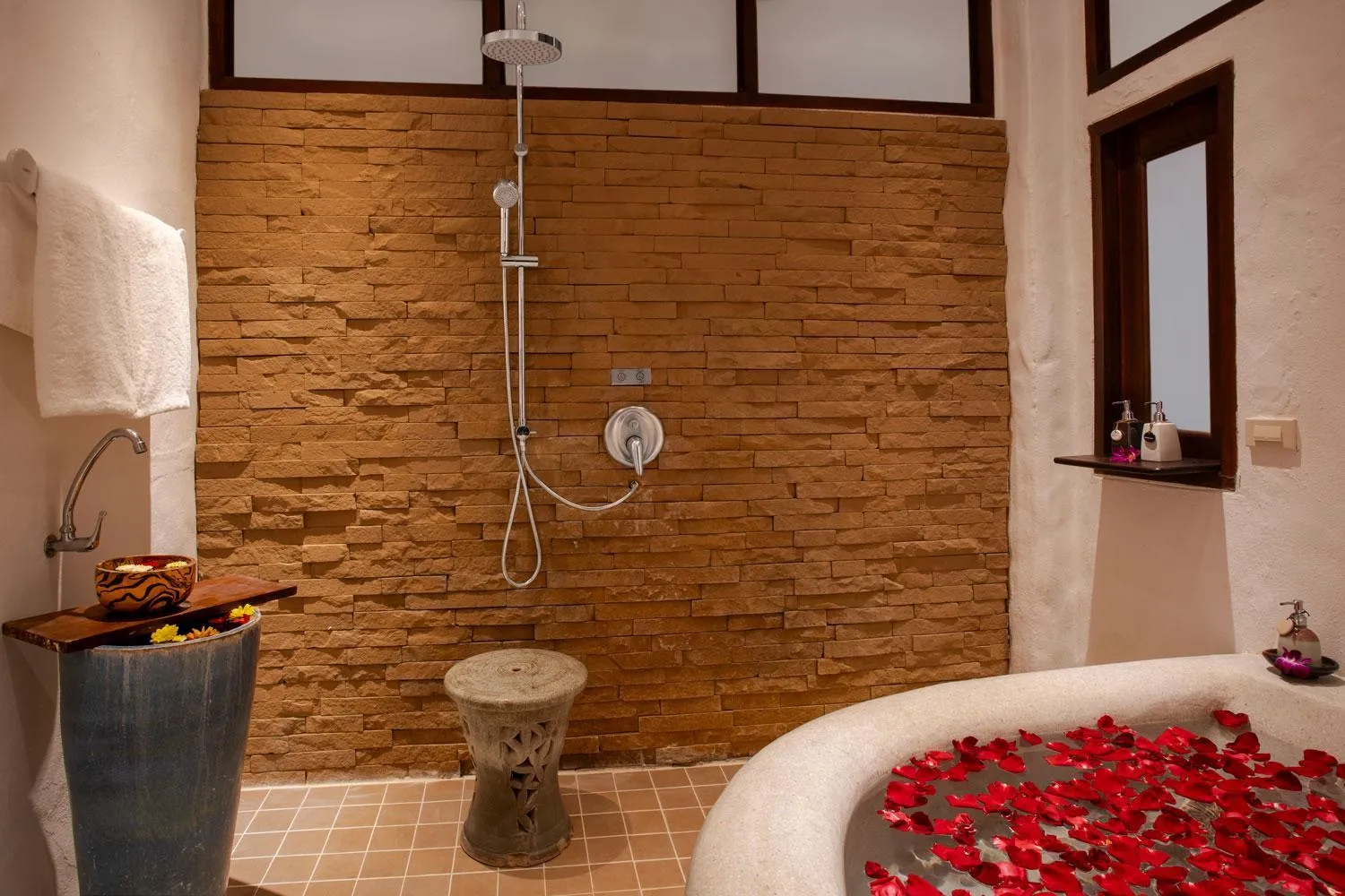 Shower in The Legend Chiang Rai Boutique River Resort & Spa