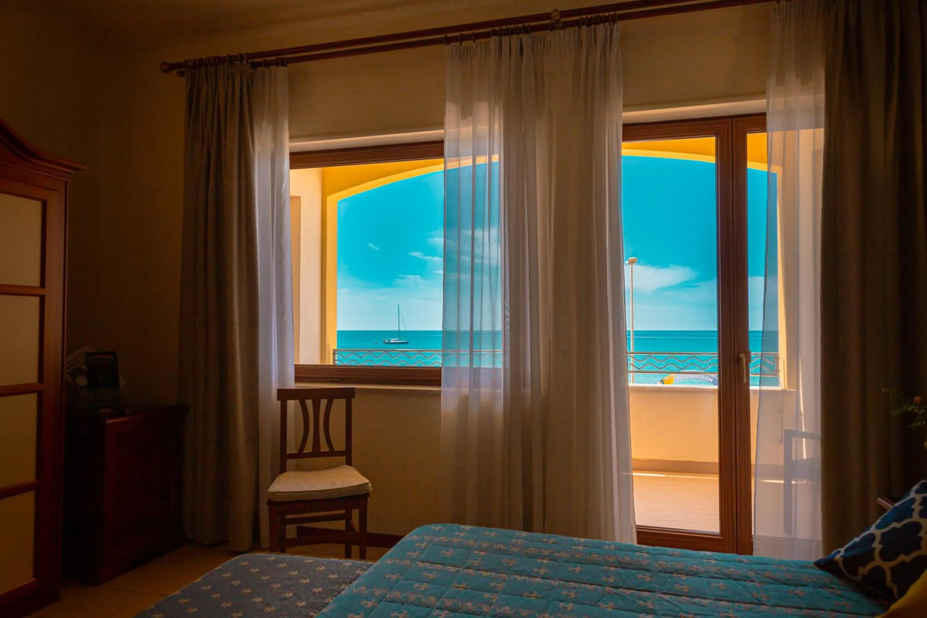 Bed in Hotel Riva Del Sole