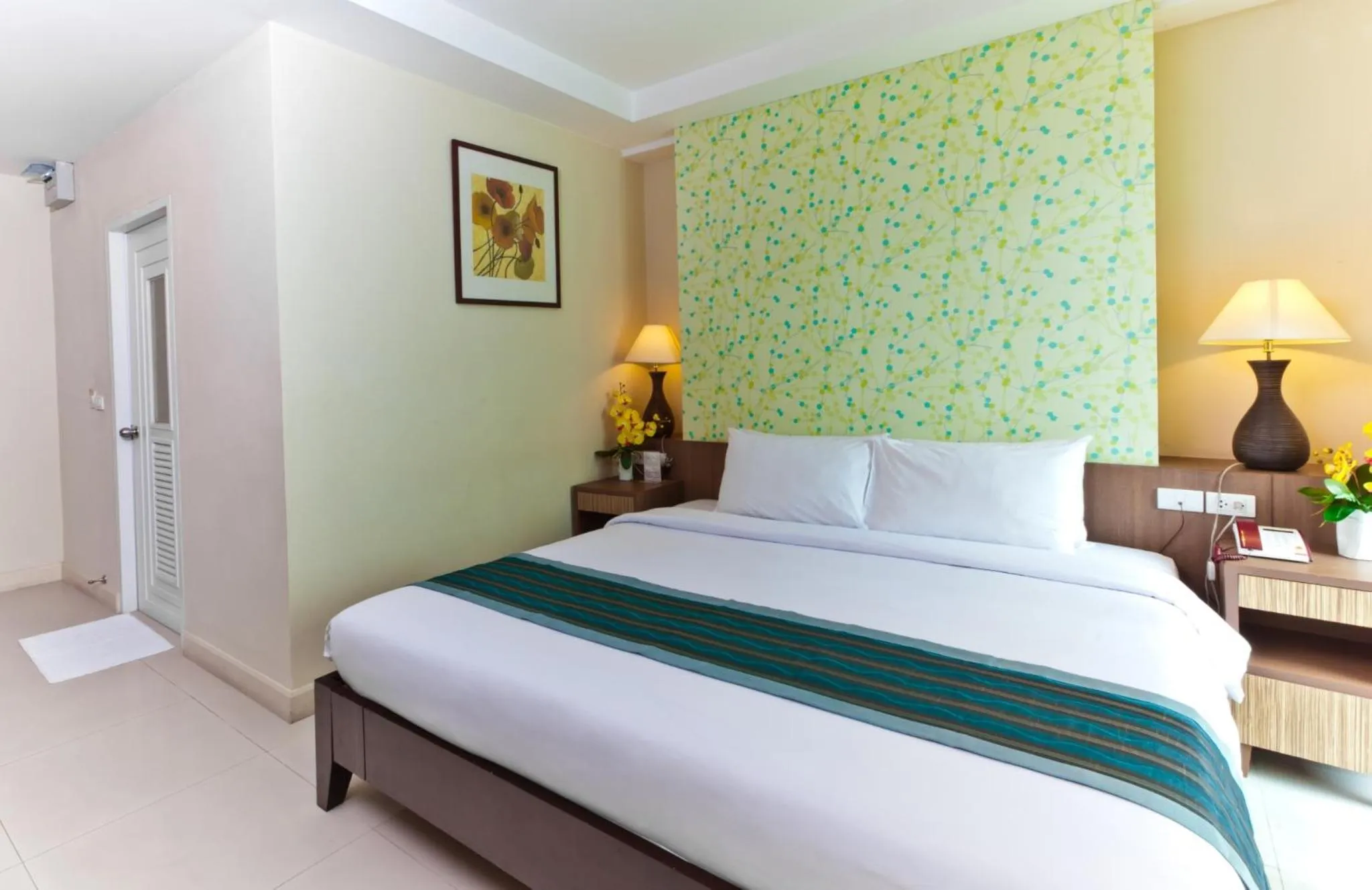 Photo of the whole room, Bed in Sunday Platinum Suites