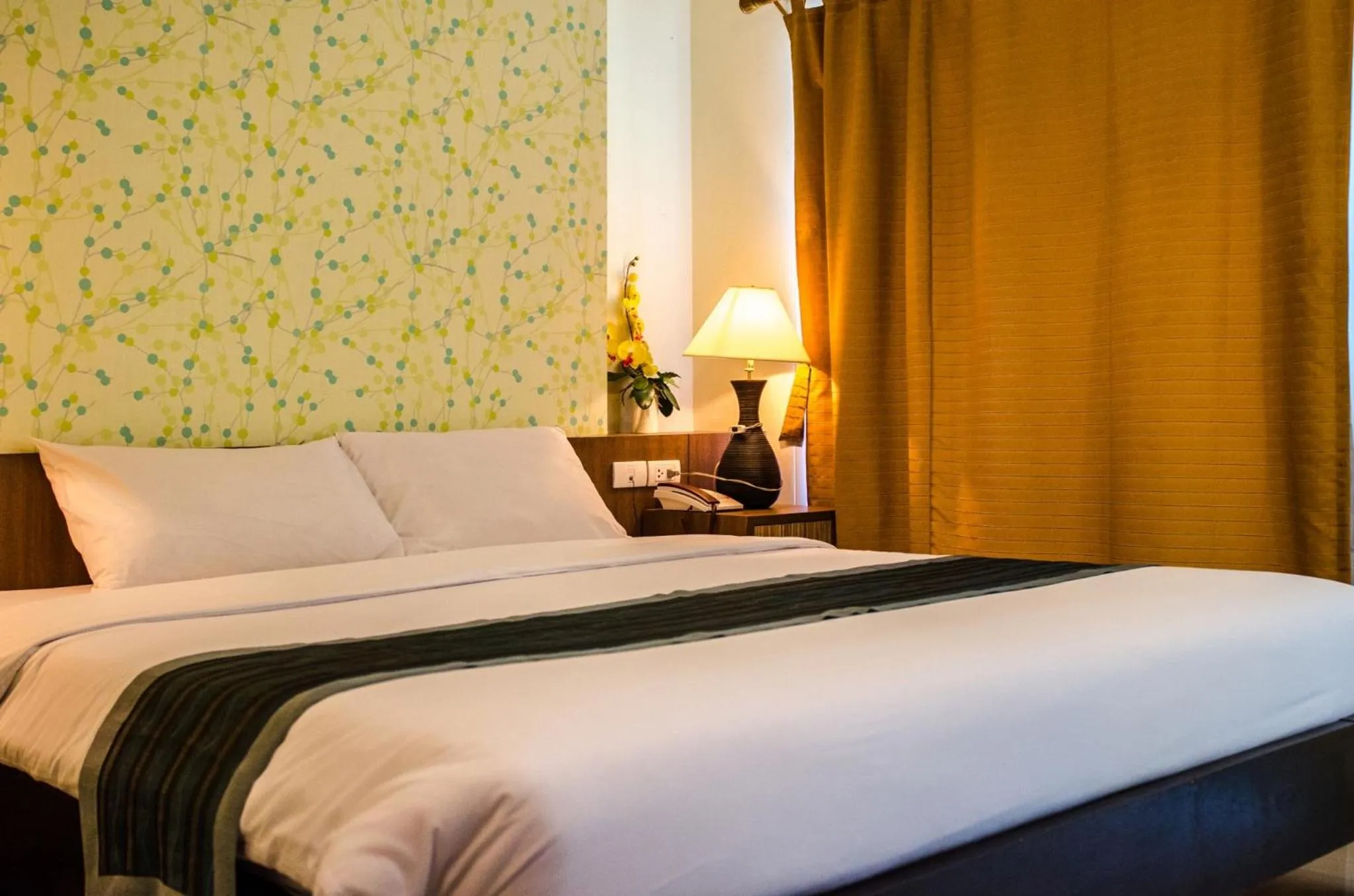 Photo of the whole room, Bed in Sunday Platinum Suites