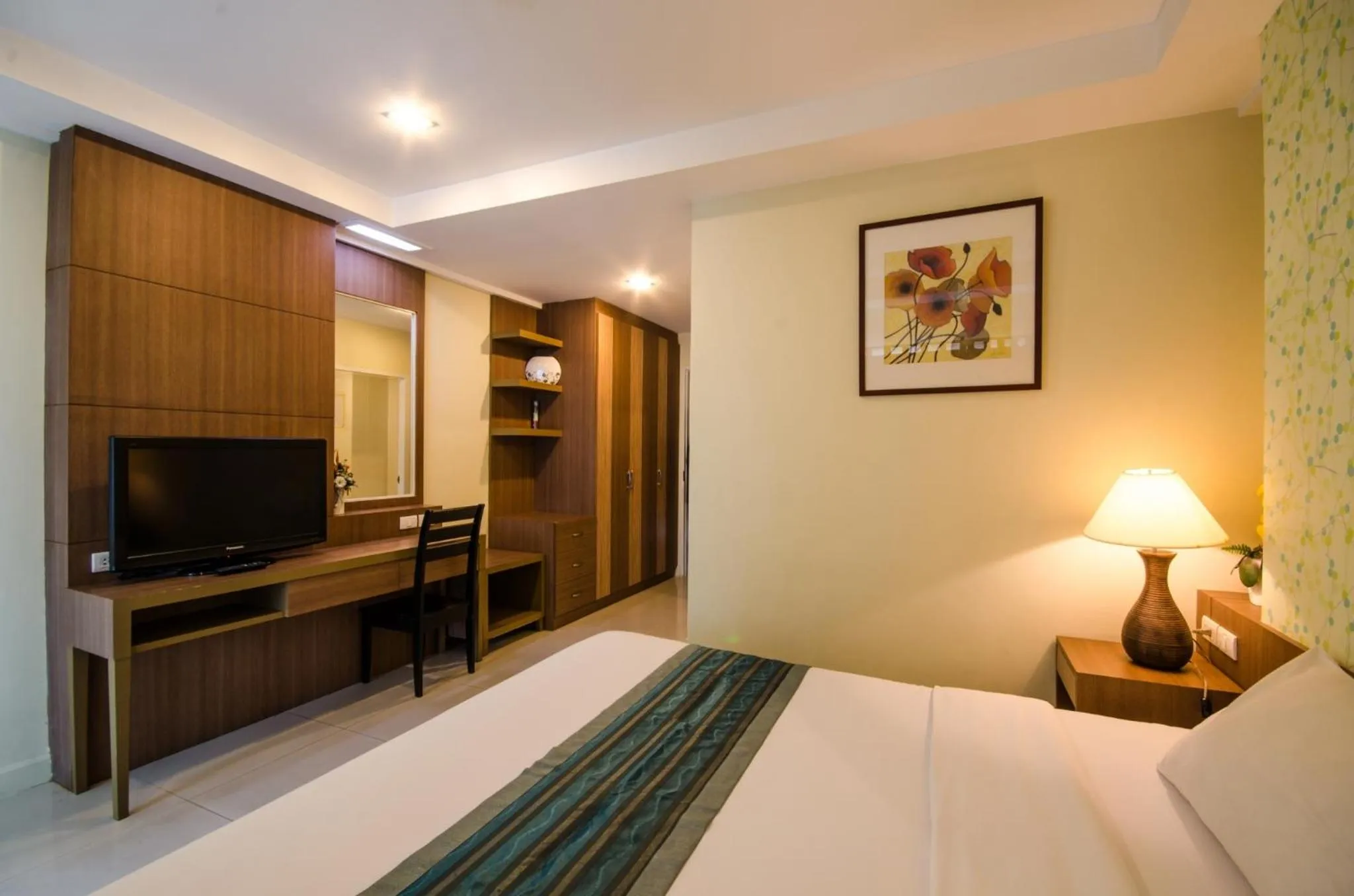 Photo of the whole room, Bed in Sunday Platinum Suites