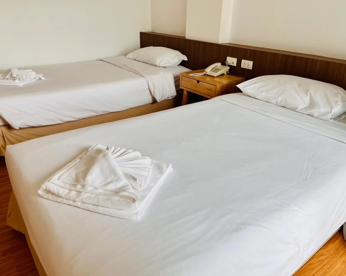 Photo of the whole room, Bed in Sunday Platinum Suites