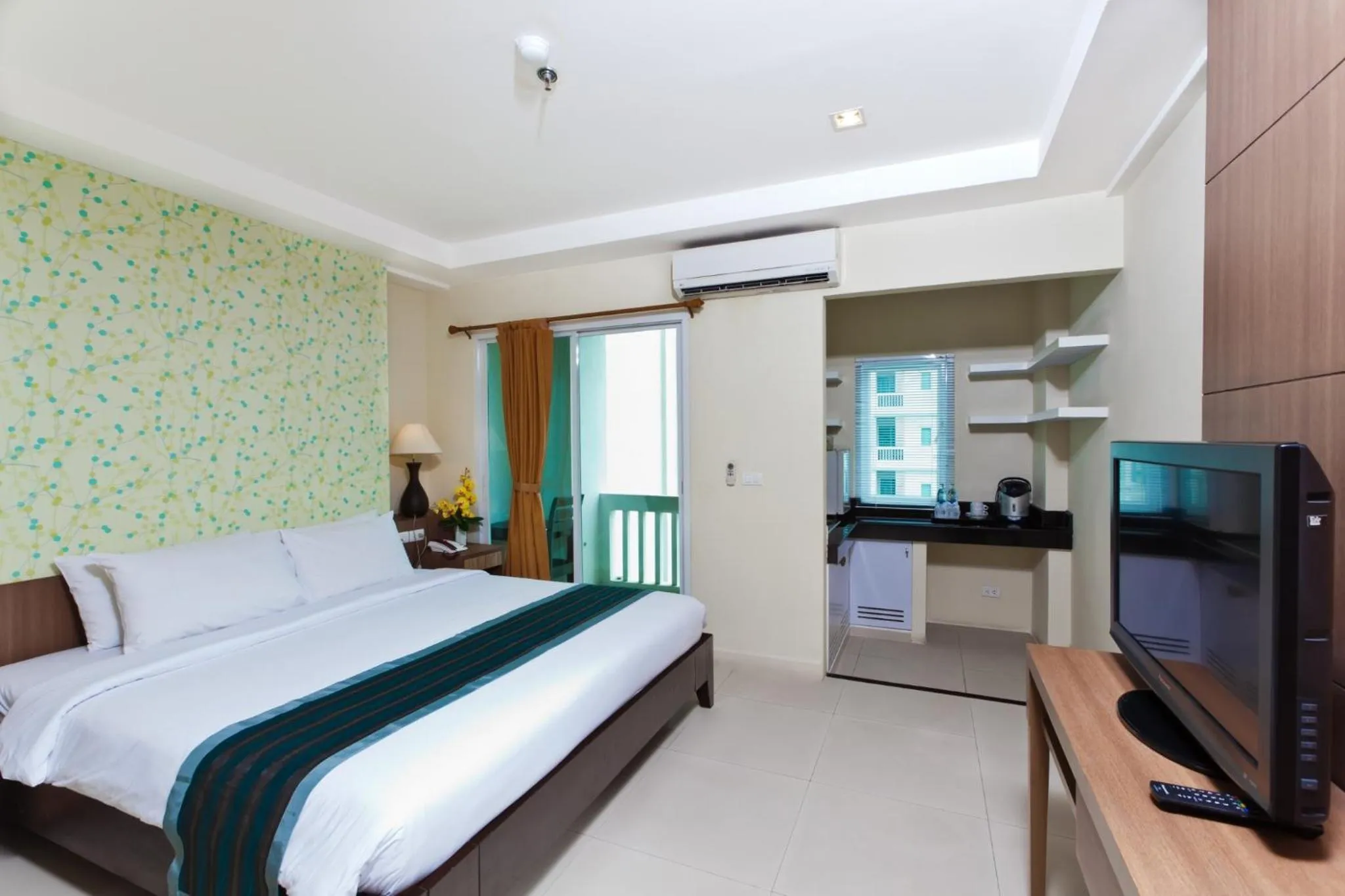 Photo of the whole room, Bed in Sunday Platinum Suites