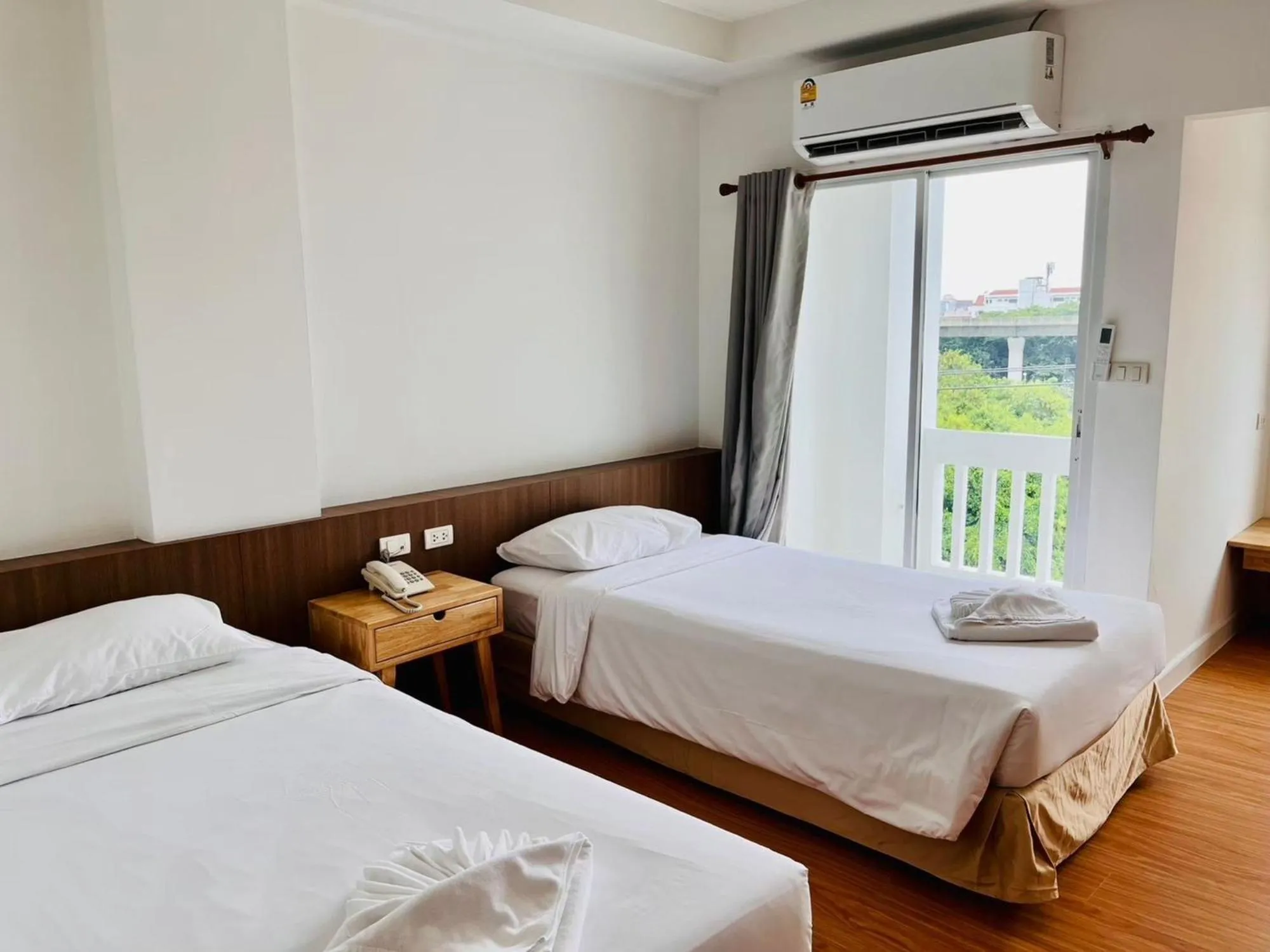 Bedroom, Bed in Sunday Platinum Suites