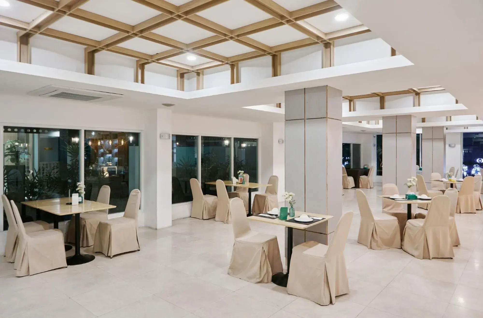 Restaurant/places to eat in Sunday Platinum Suites Restaurant/places to eat in Sunday Platinum Suites