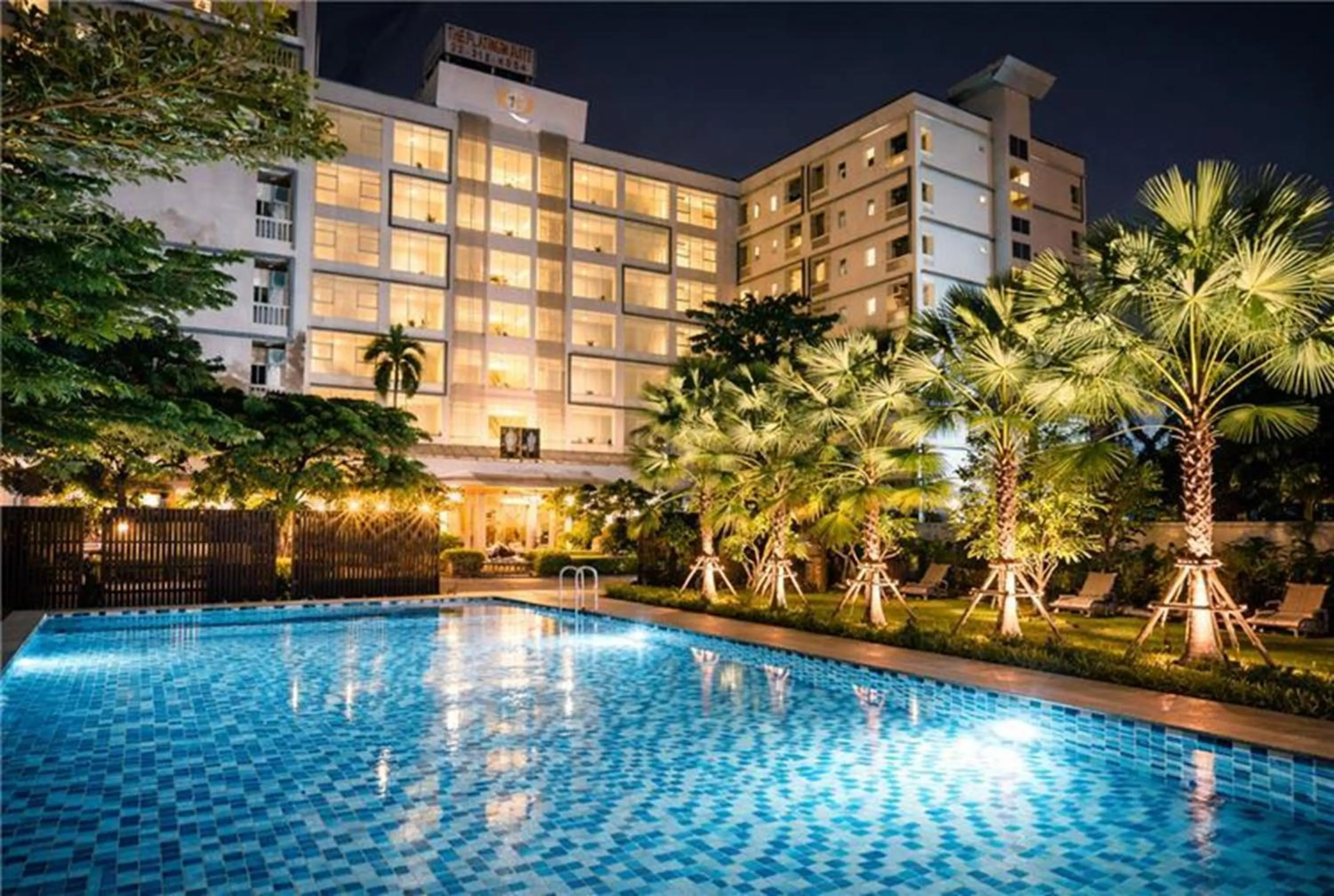 Pool view in Sunday Platinum Suites