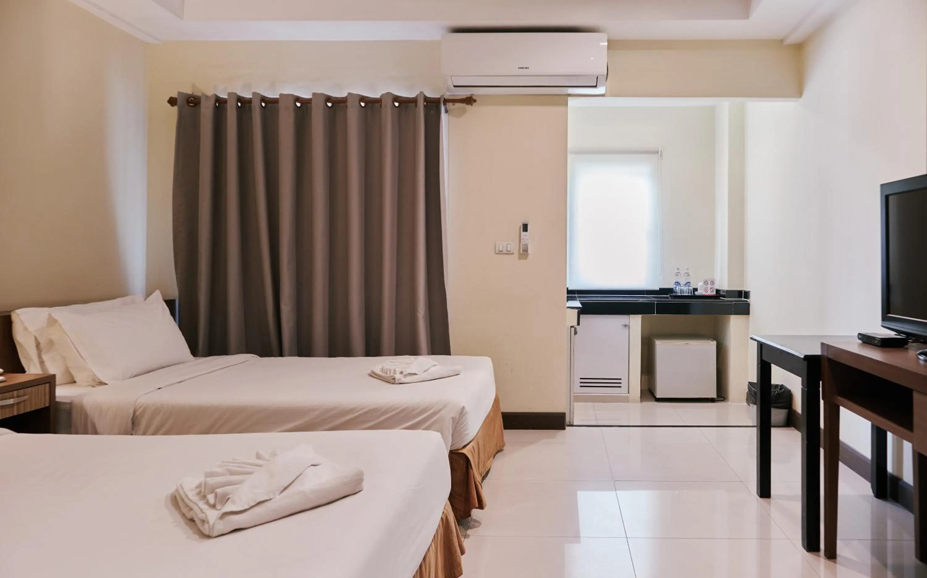 Photo of the whole room, Bed in Sunday Platinum Suites