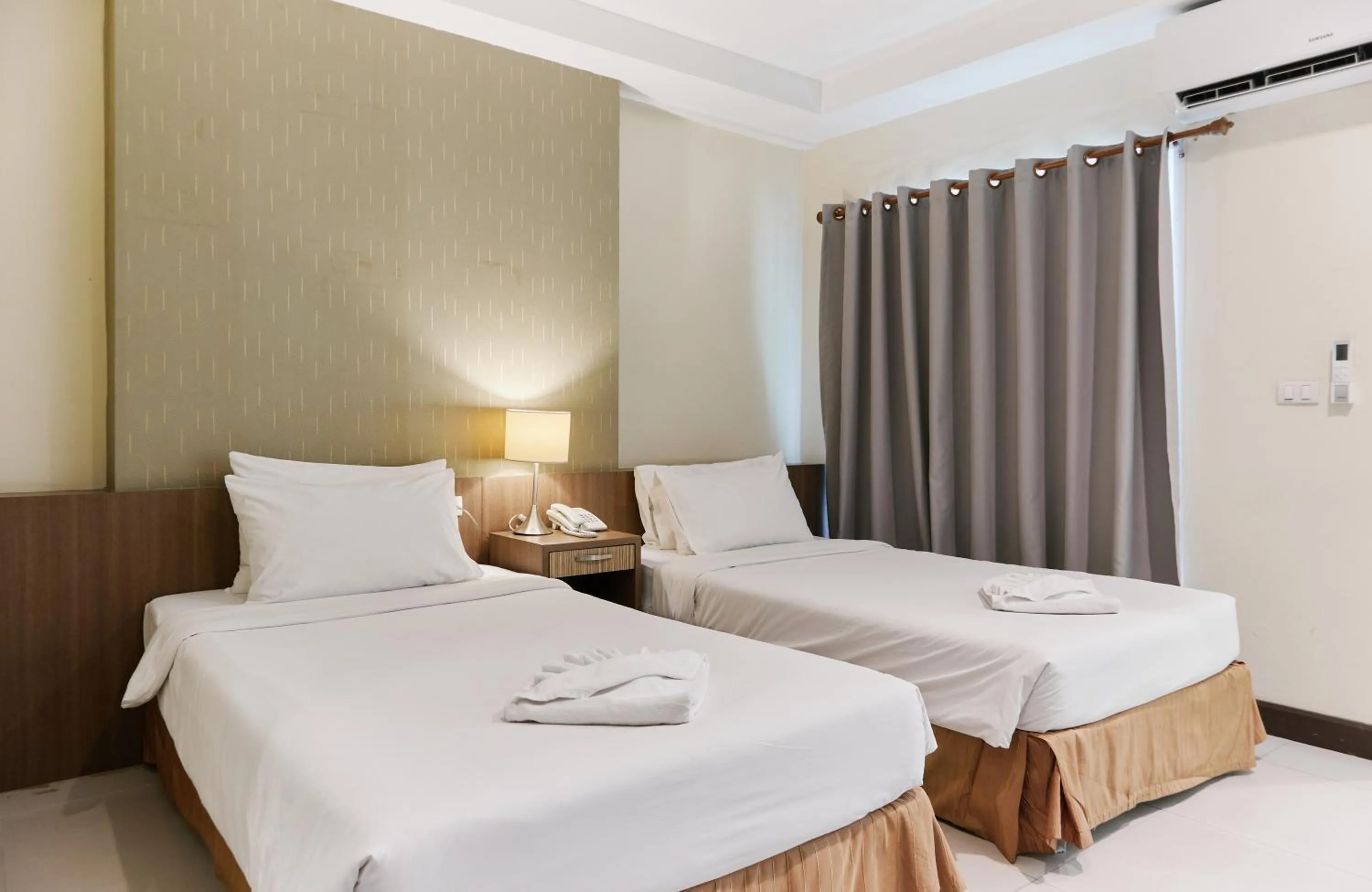 Photo of the whole room, Bed in Sunday Platinum Suites