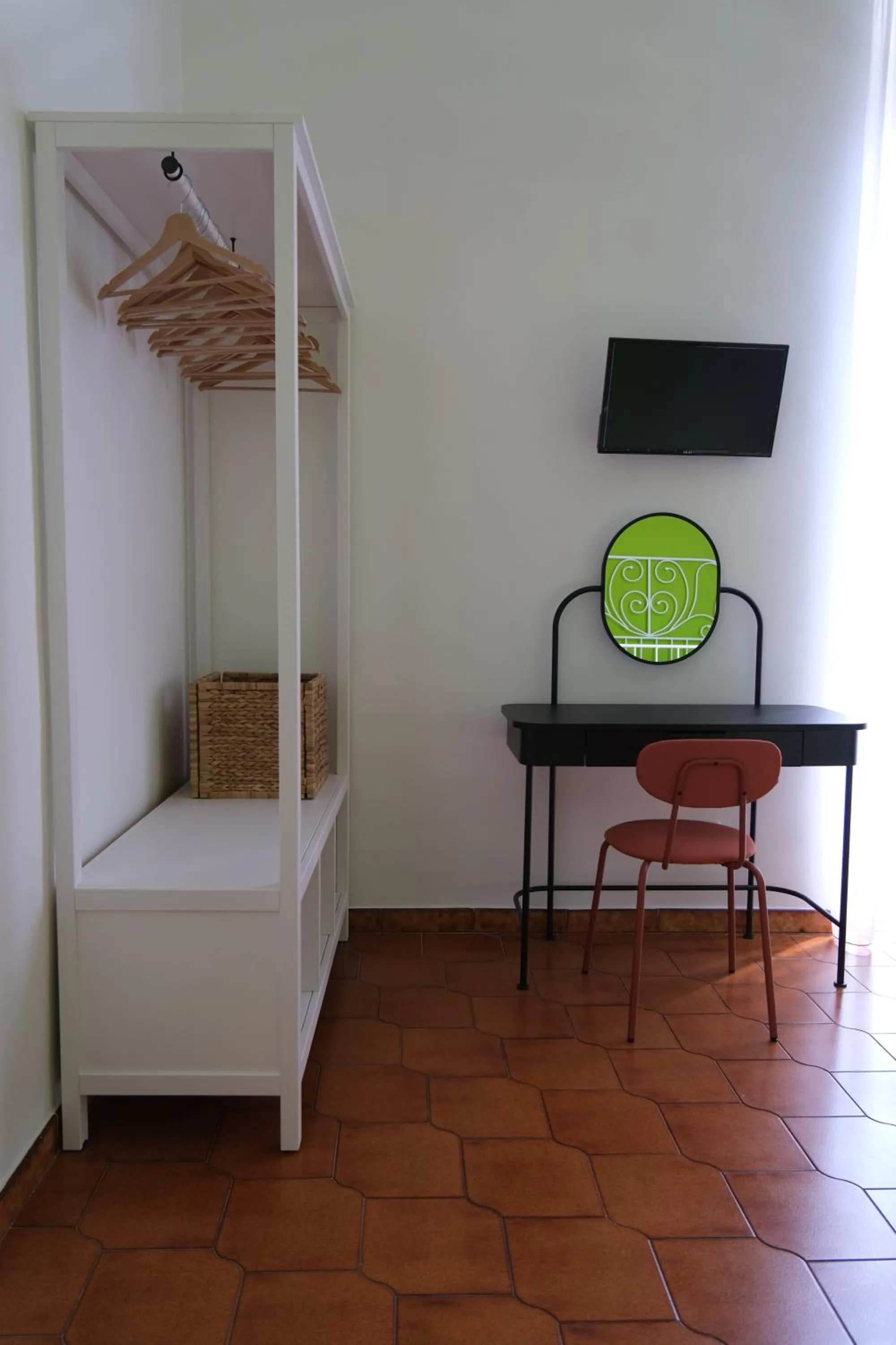 fireplace, Bed in B&B Tarumbò