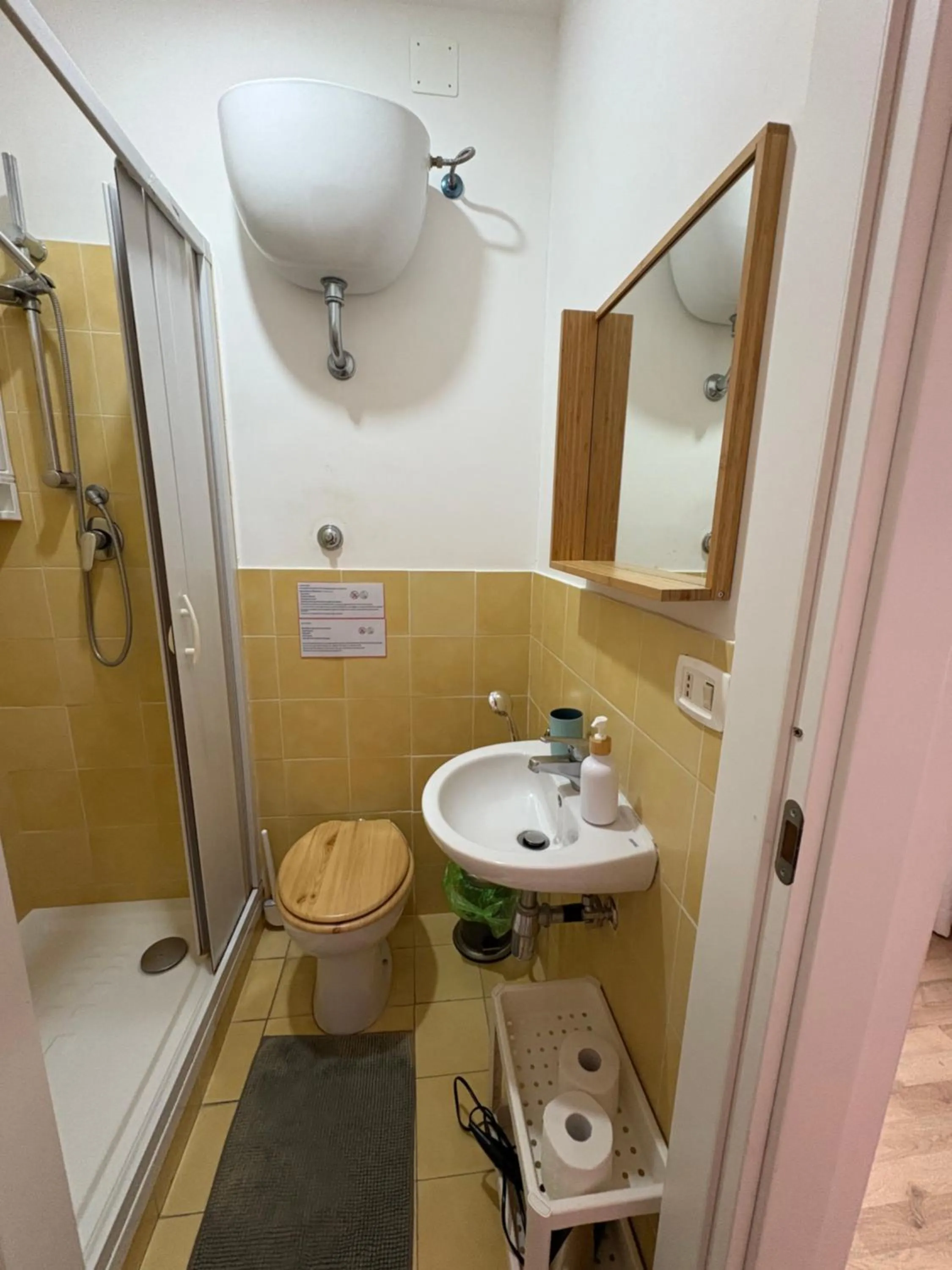 Shower in B&B Tarumbò