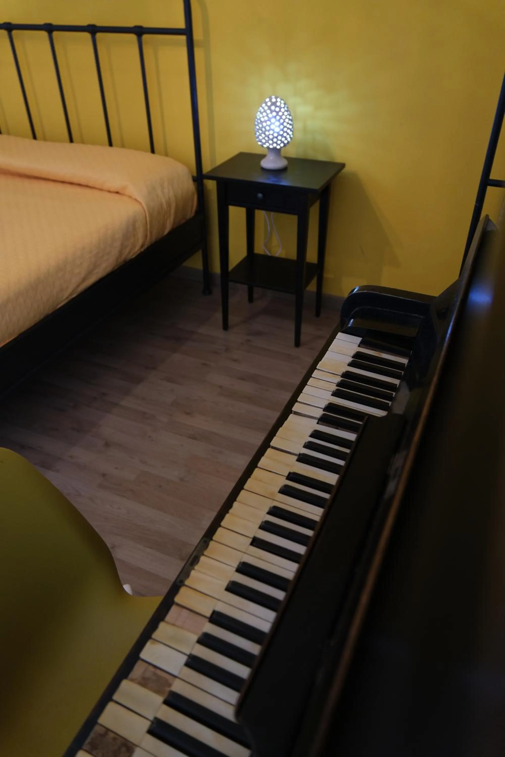 Decorative detail, Bed in B&B Tarumbò