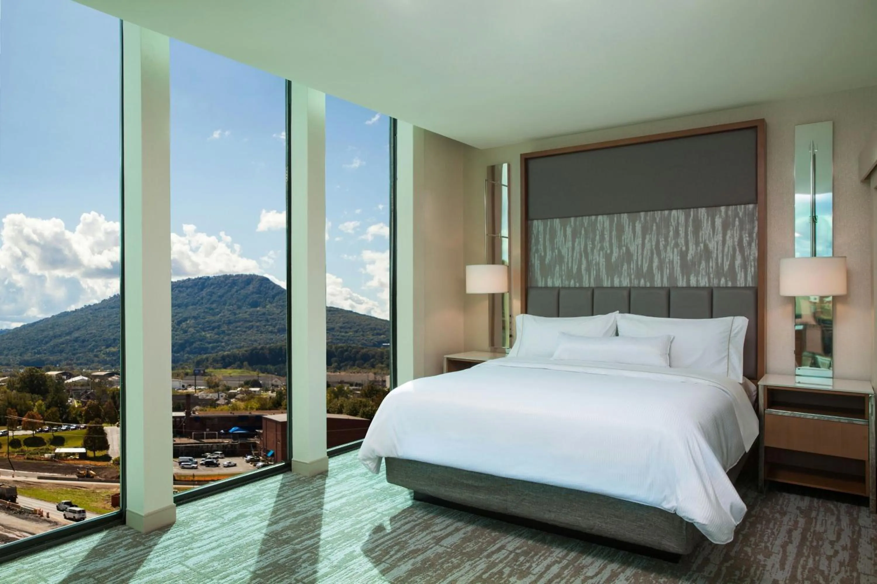 Photo of the whole room, Bed in The Westin Chattanooga