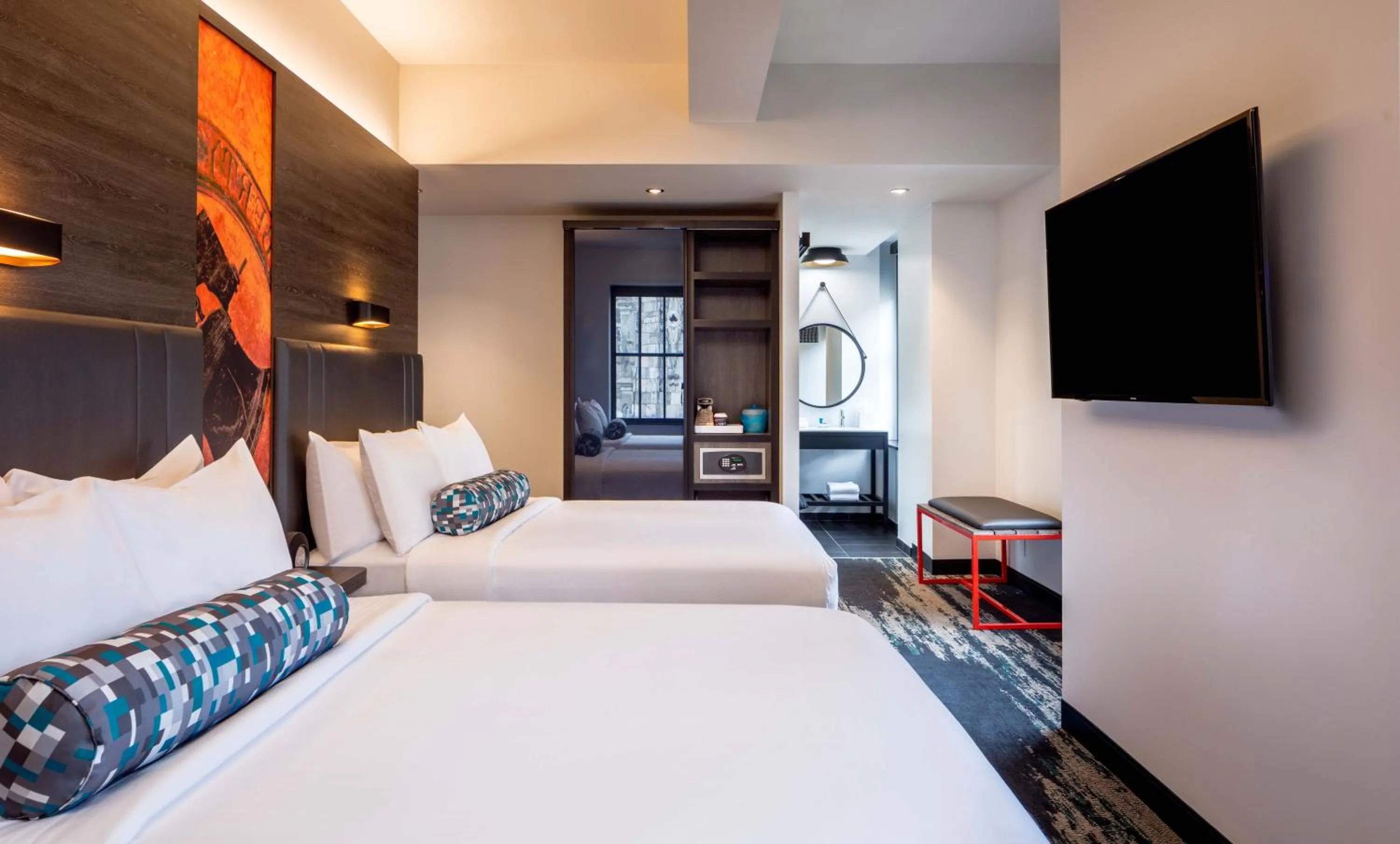 Photo of the whole room, Bed in Aloft Philadelphia Downtown