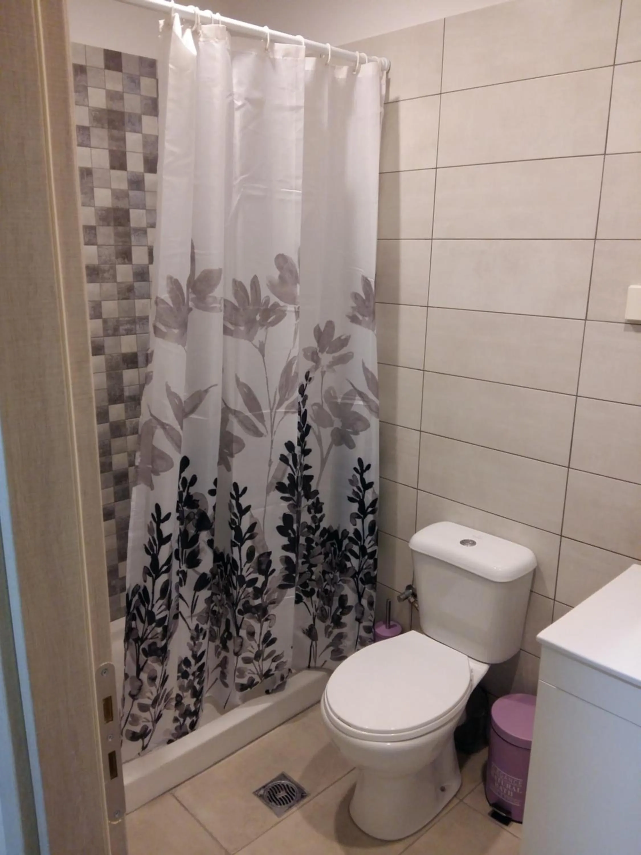 Shower in Petries Studios