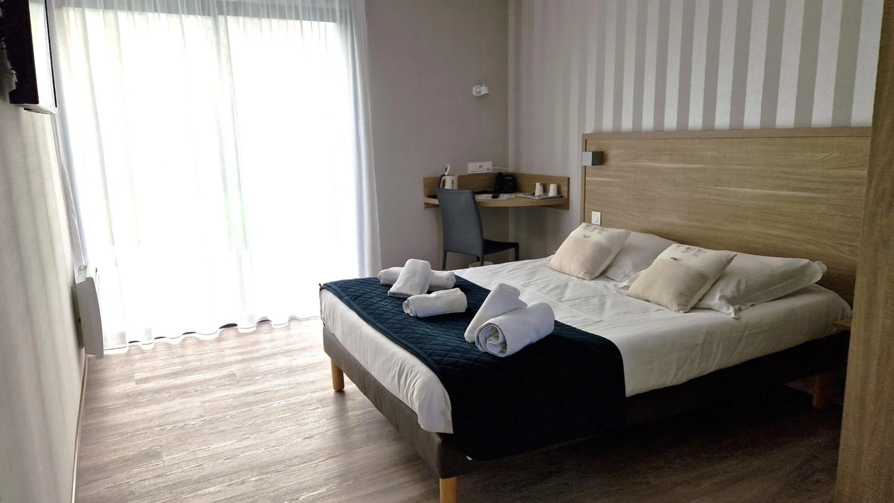 Bed in Hotel Logis Au Moyne de Saire