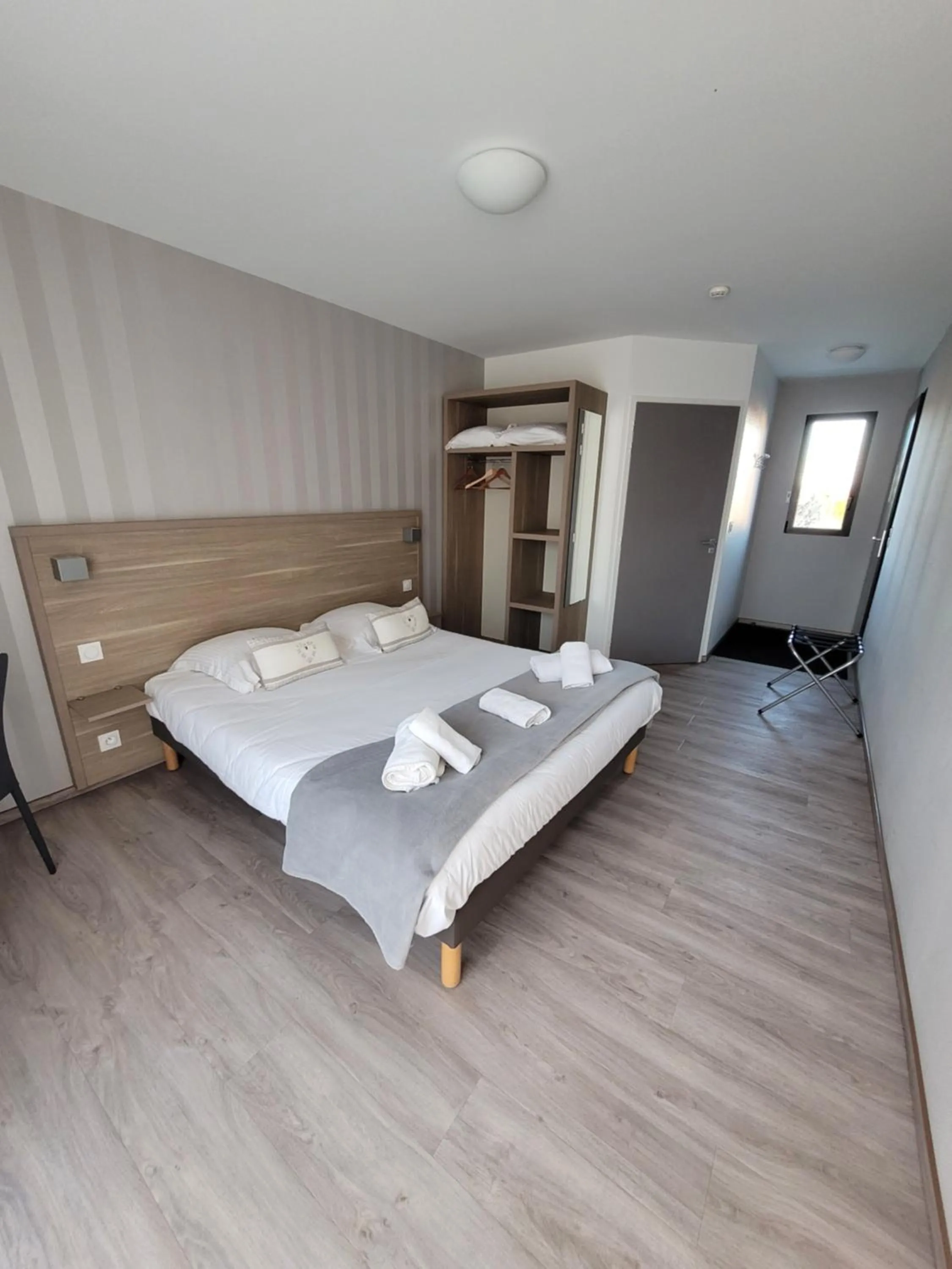 Bed in Hotel Logis Au Moyne de Saire