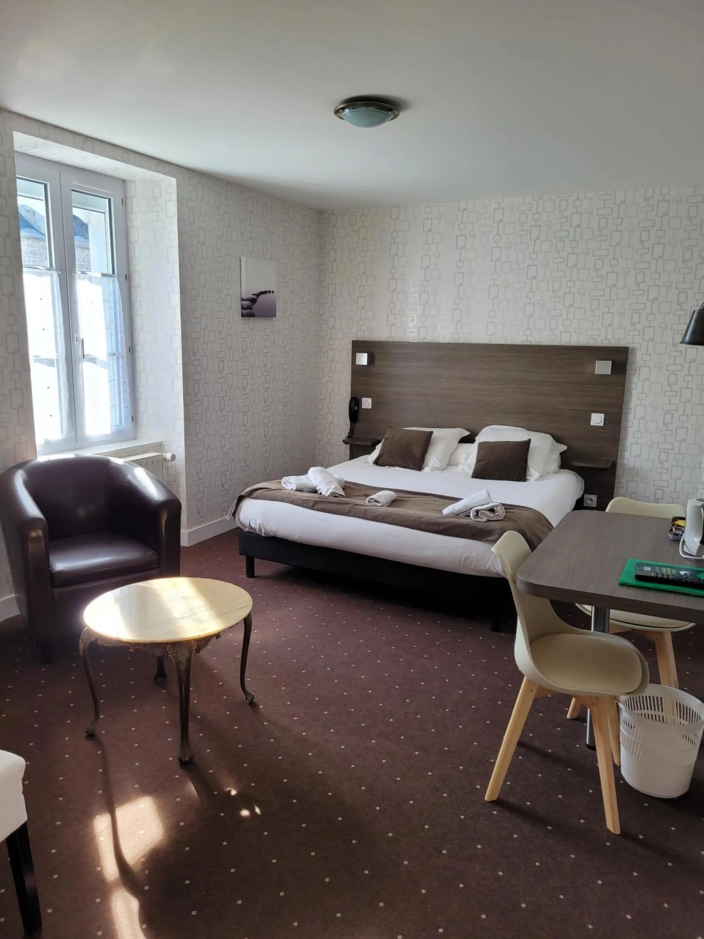 Bed in Hotel Logis Au Moyne de Saire