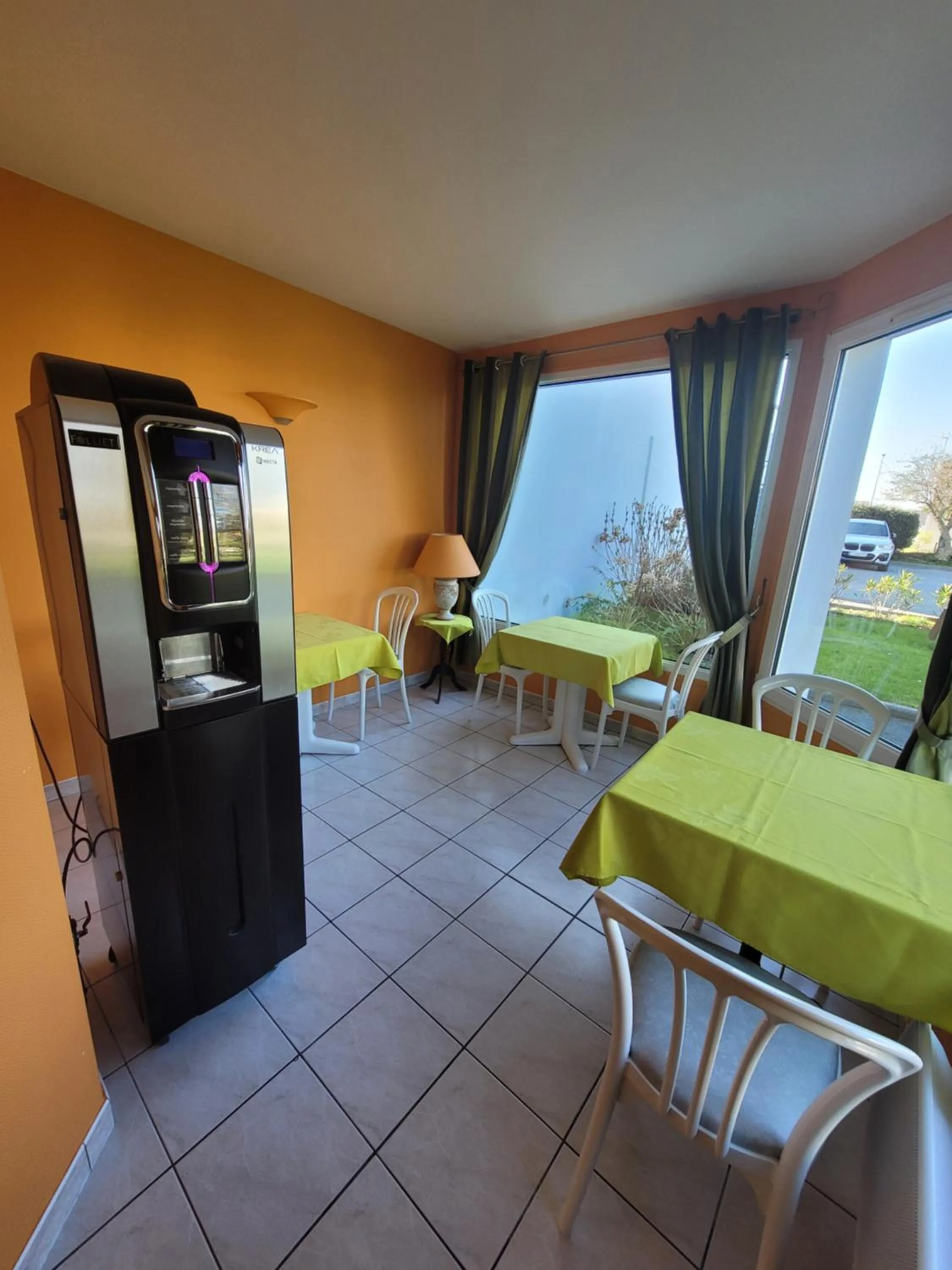 Breakfast in Hotel Logis Au Moyne de Saire