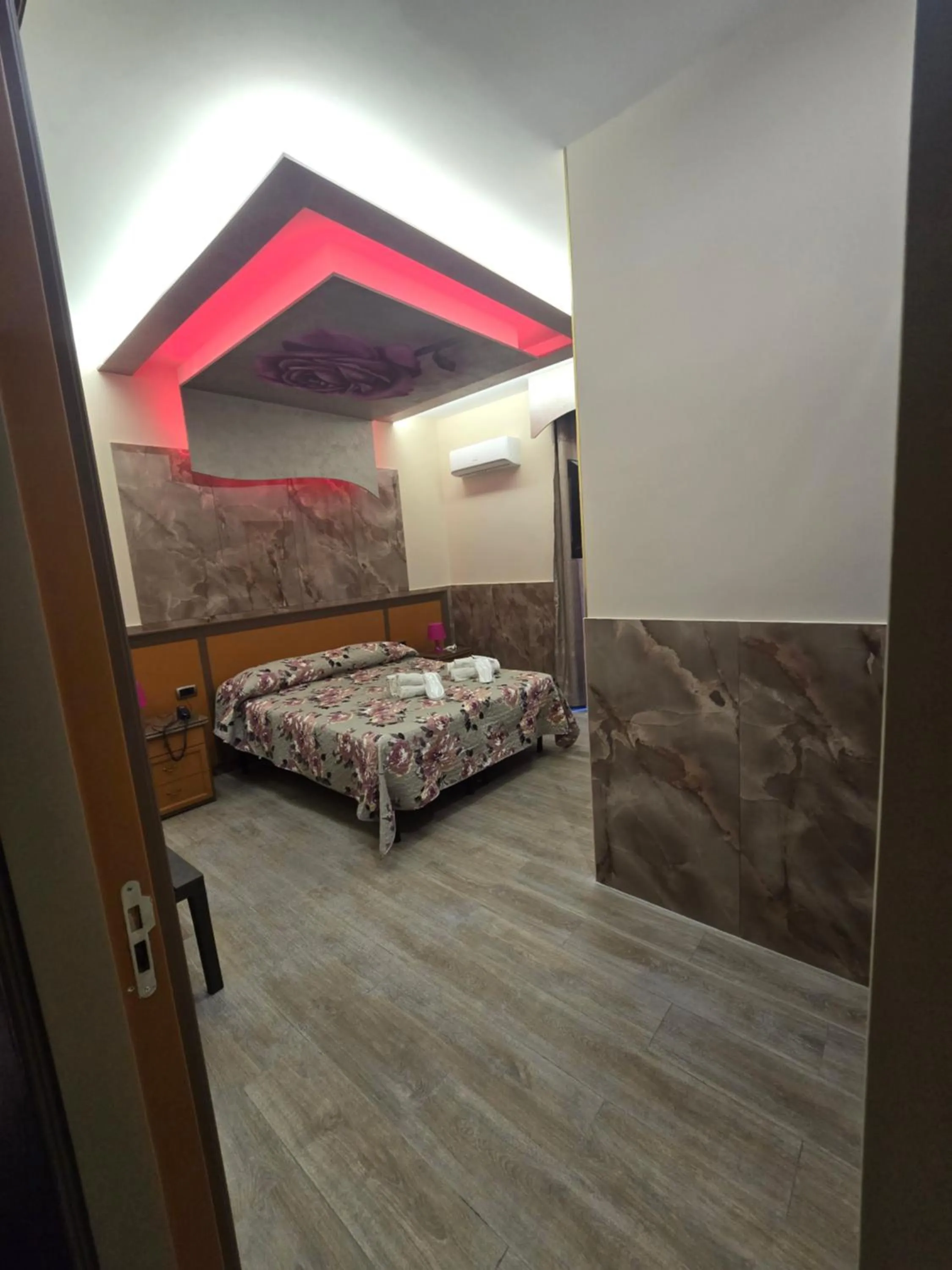 Bedroom, Bed in Hotel Iris