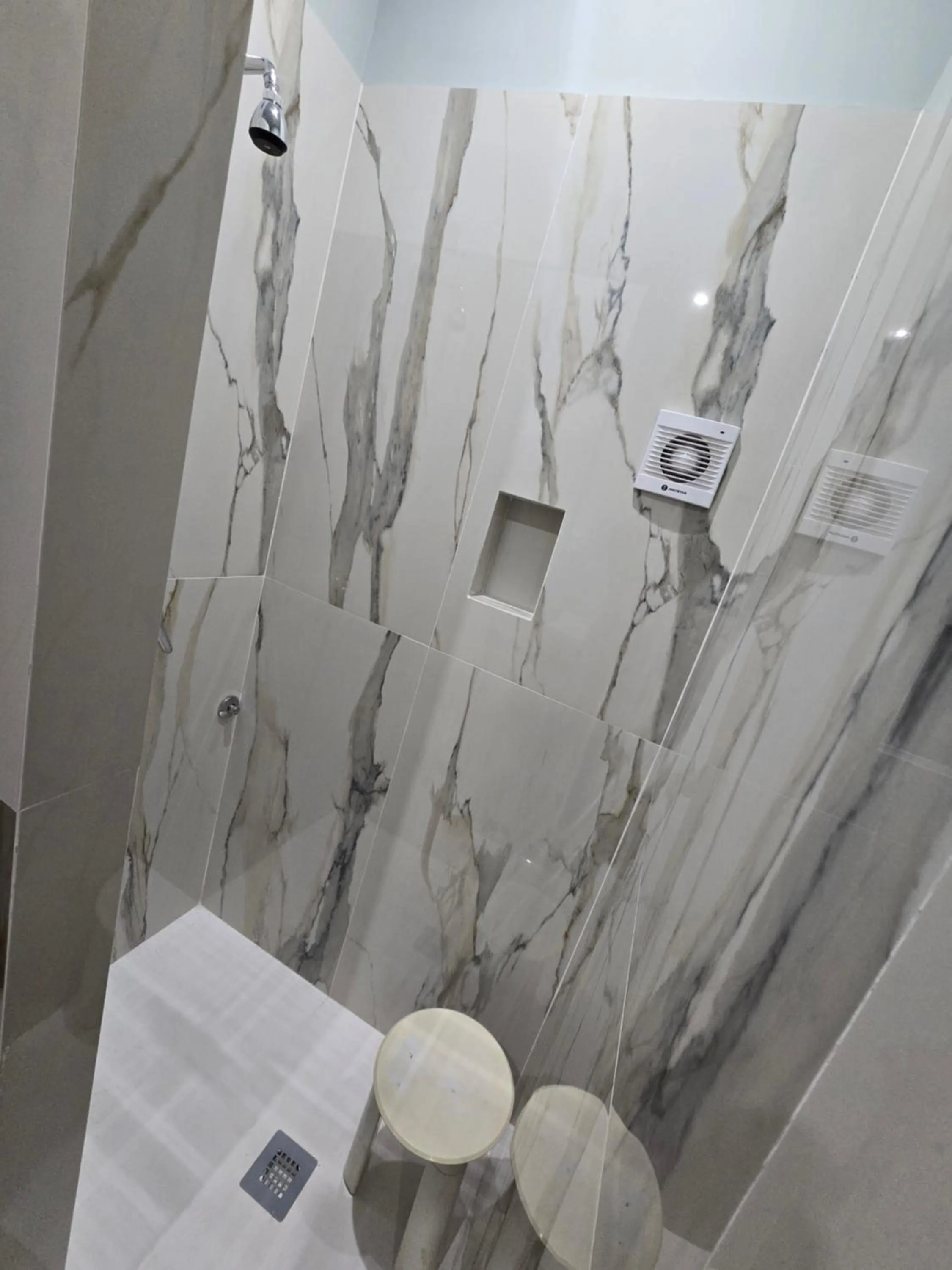 Shower in Hotel Iris