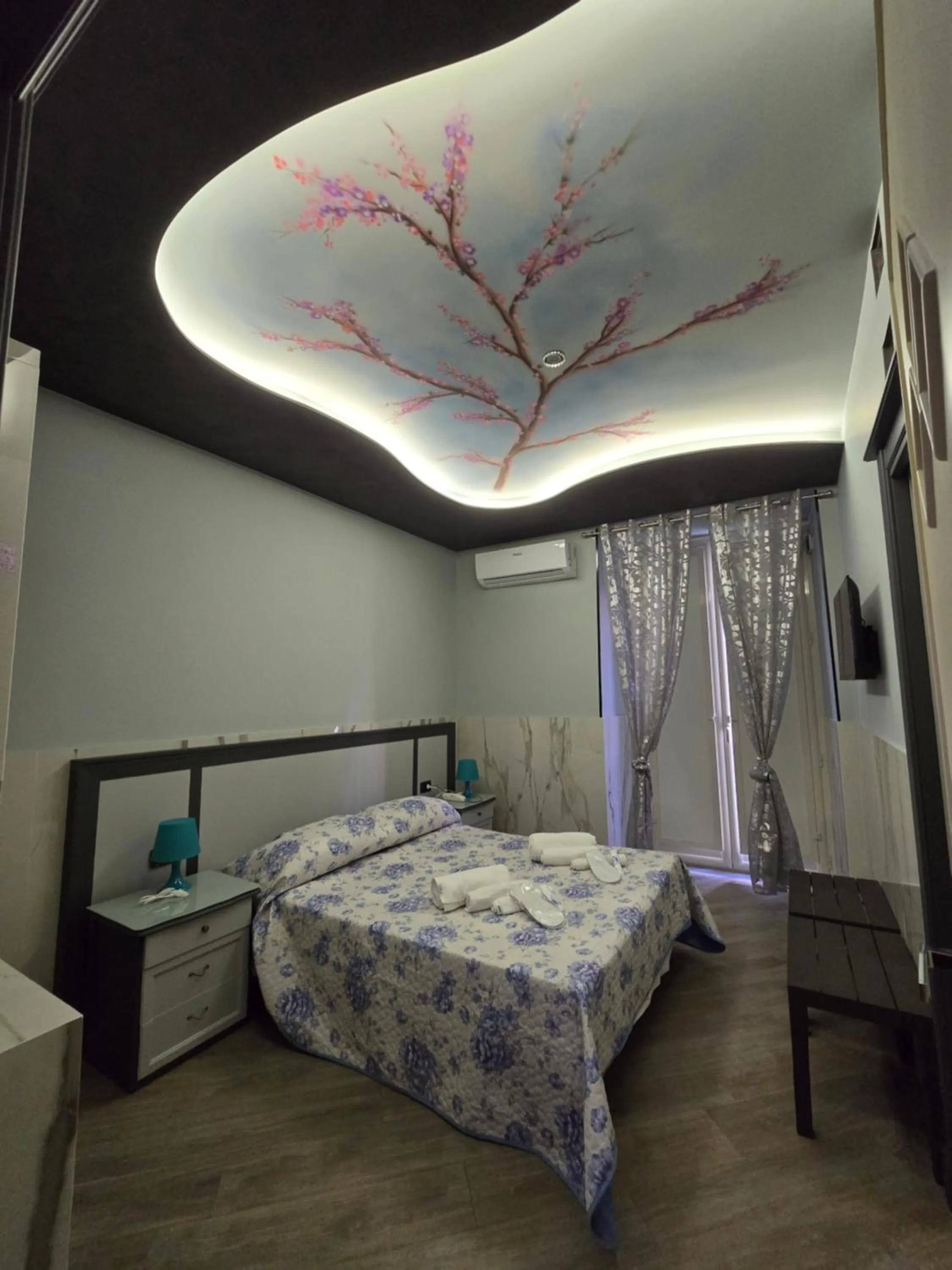 Photo of the whole room, Bed in Hotel Iris