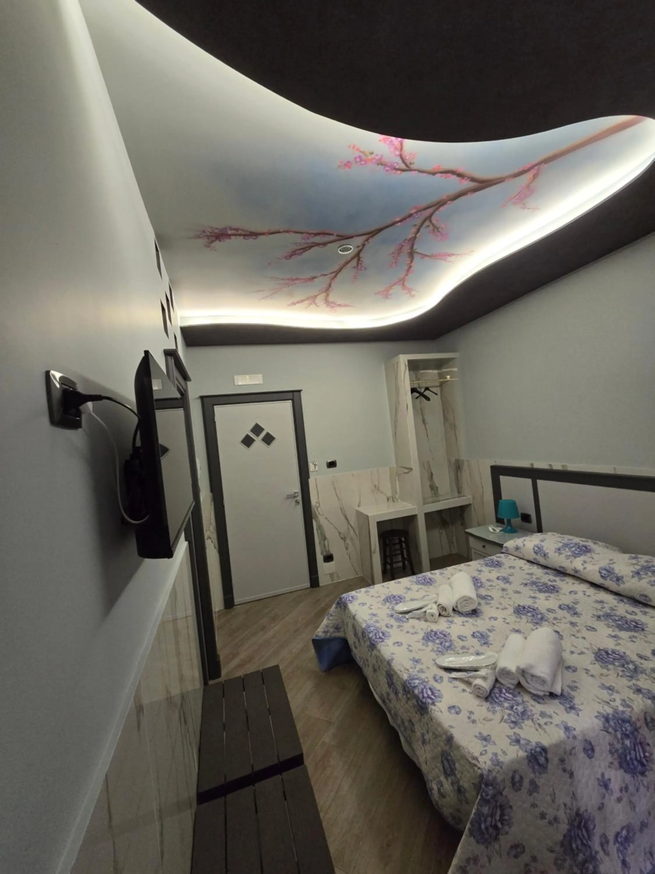 Photo of the whole room, Bed in Hotel Iris