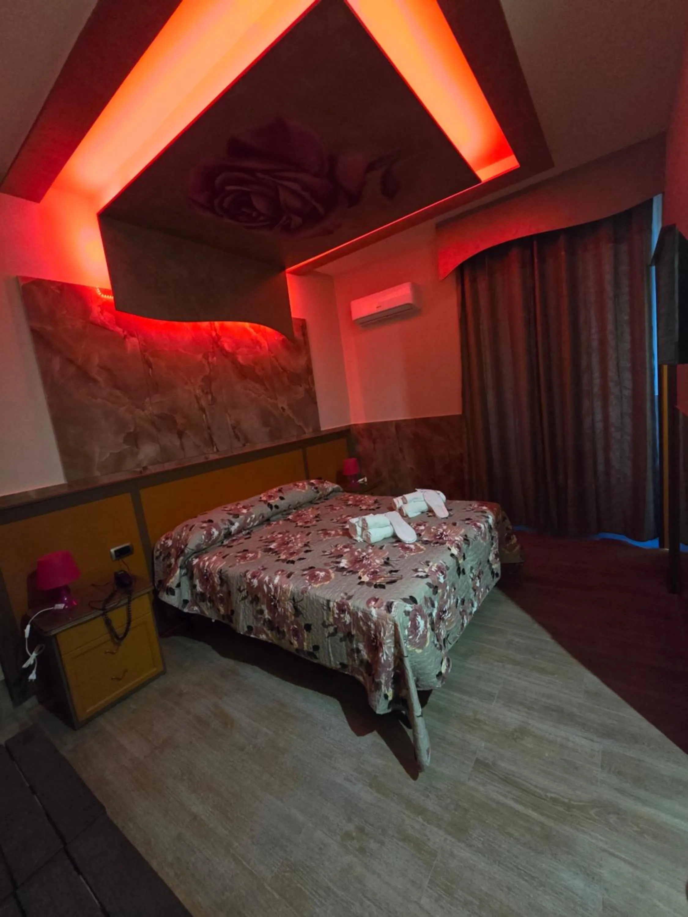 Bedroom, Bed in Hotel Iris