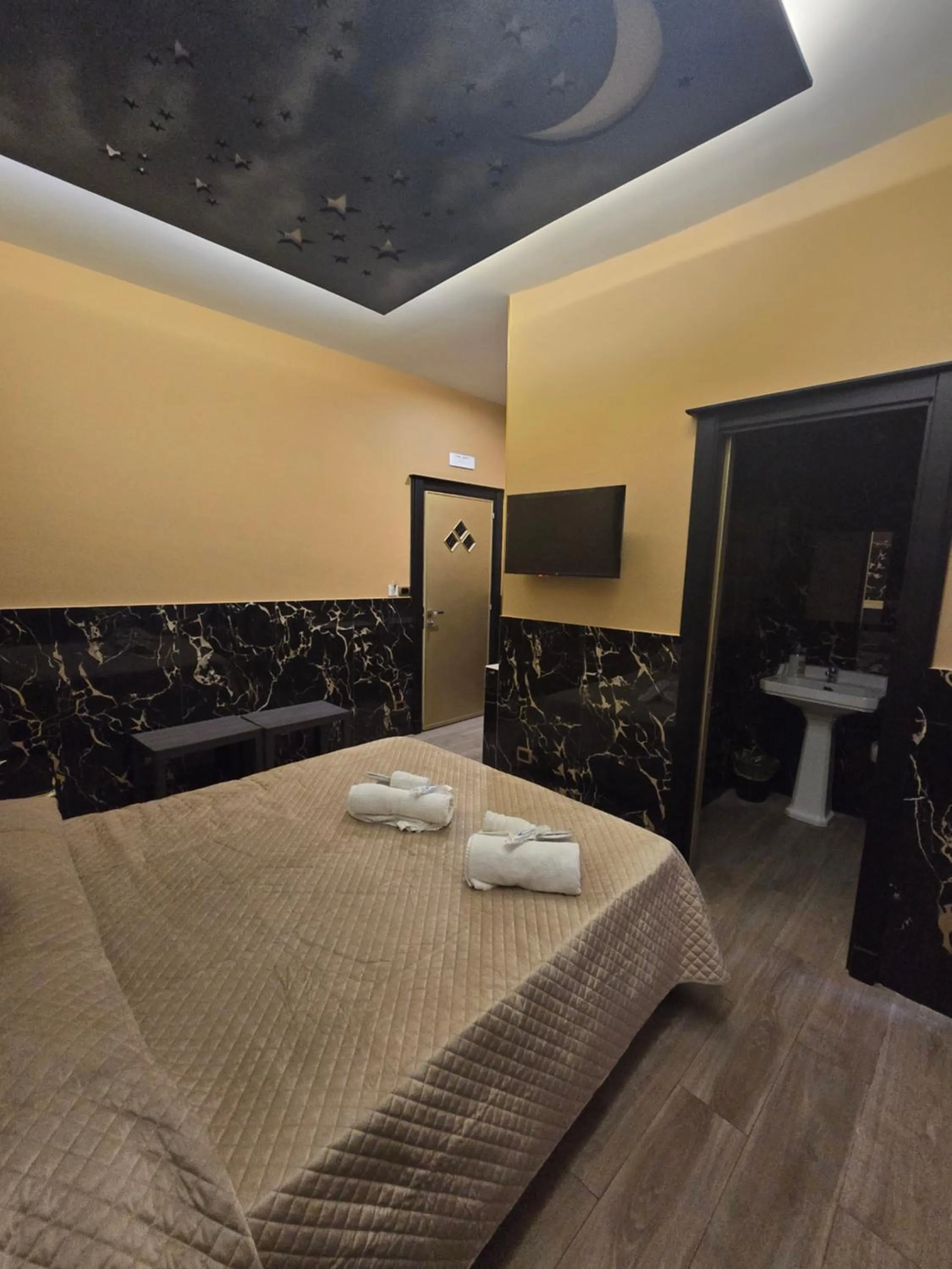 Bedroom, Bed in Hotel Iris