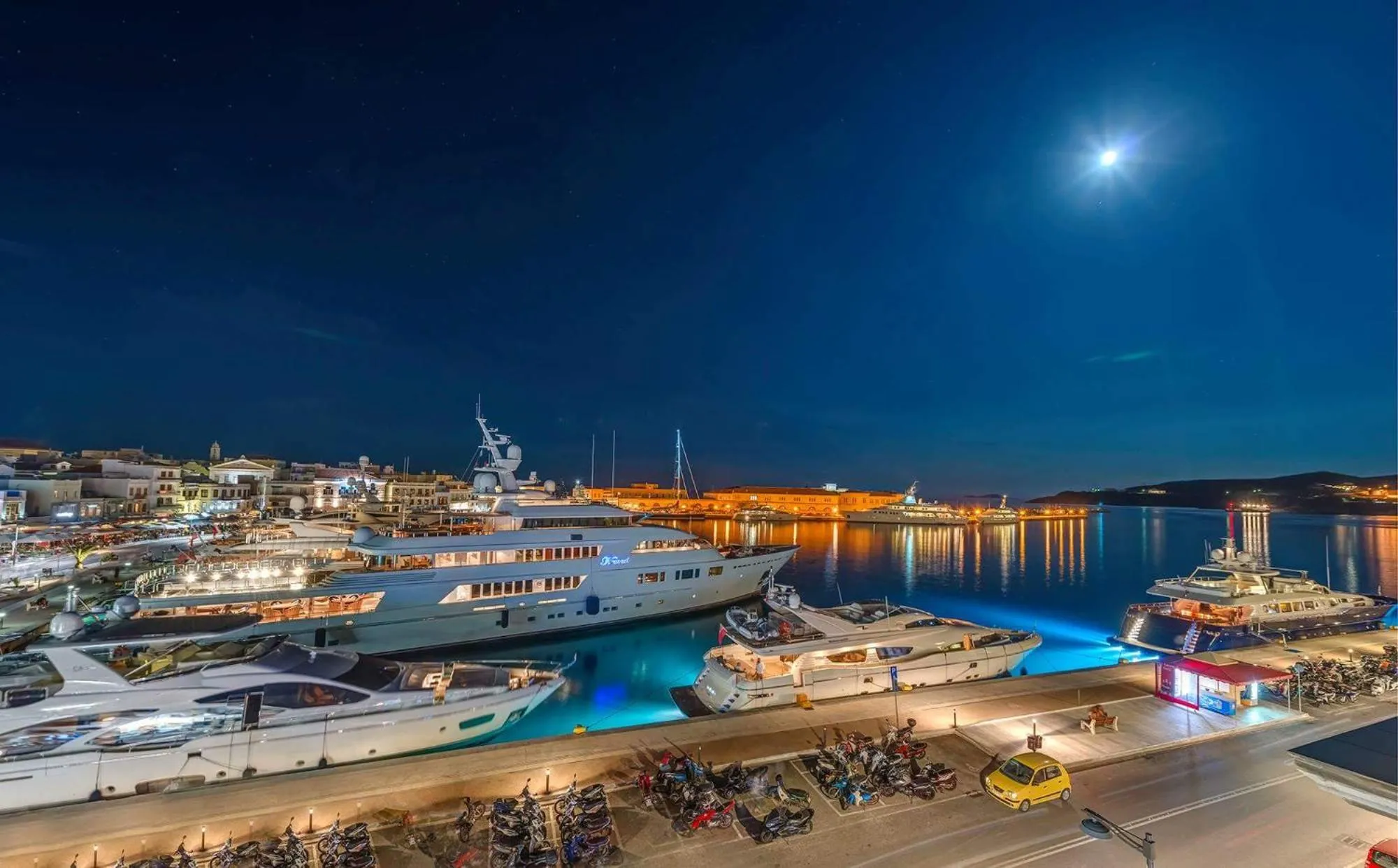 Property building in Naves Suites