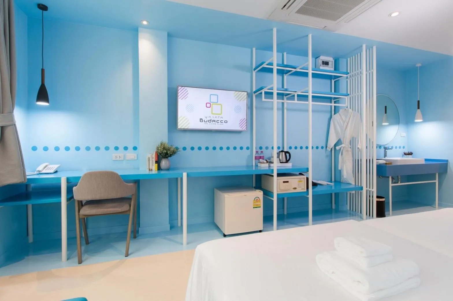 Photo of the whole room, Bed in Budacco The Living Place