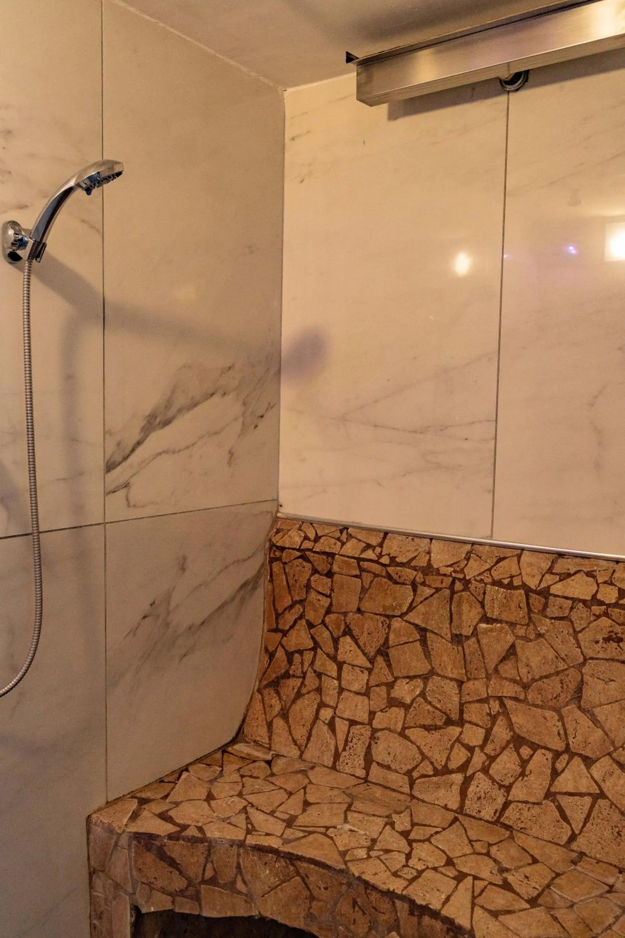 Shower in Covo Degli Angioini