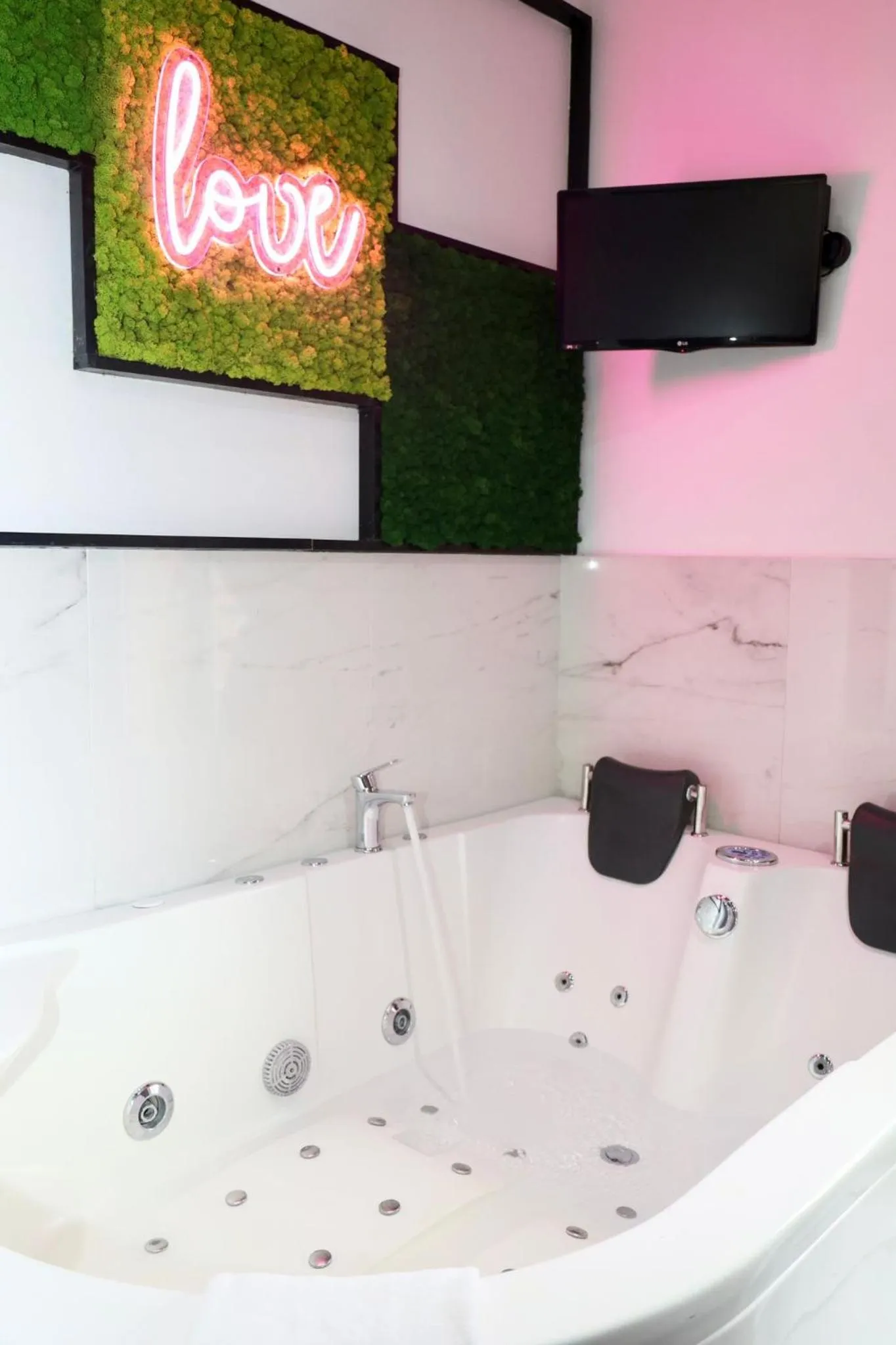 Hot Tub in Covo Degli Angioini