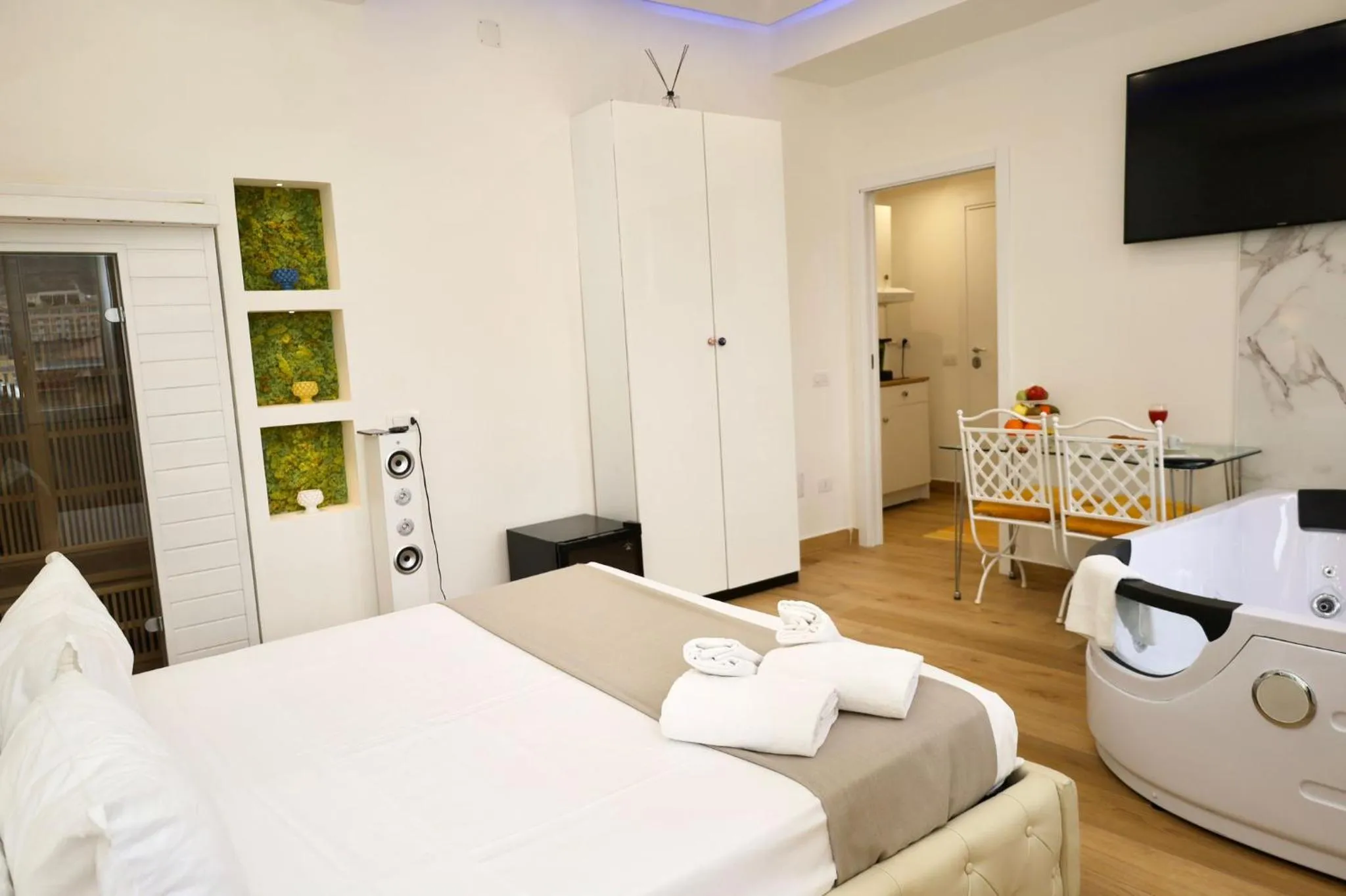 Photo of the whole room in Covo Degli Angioini