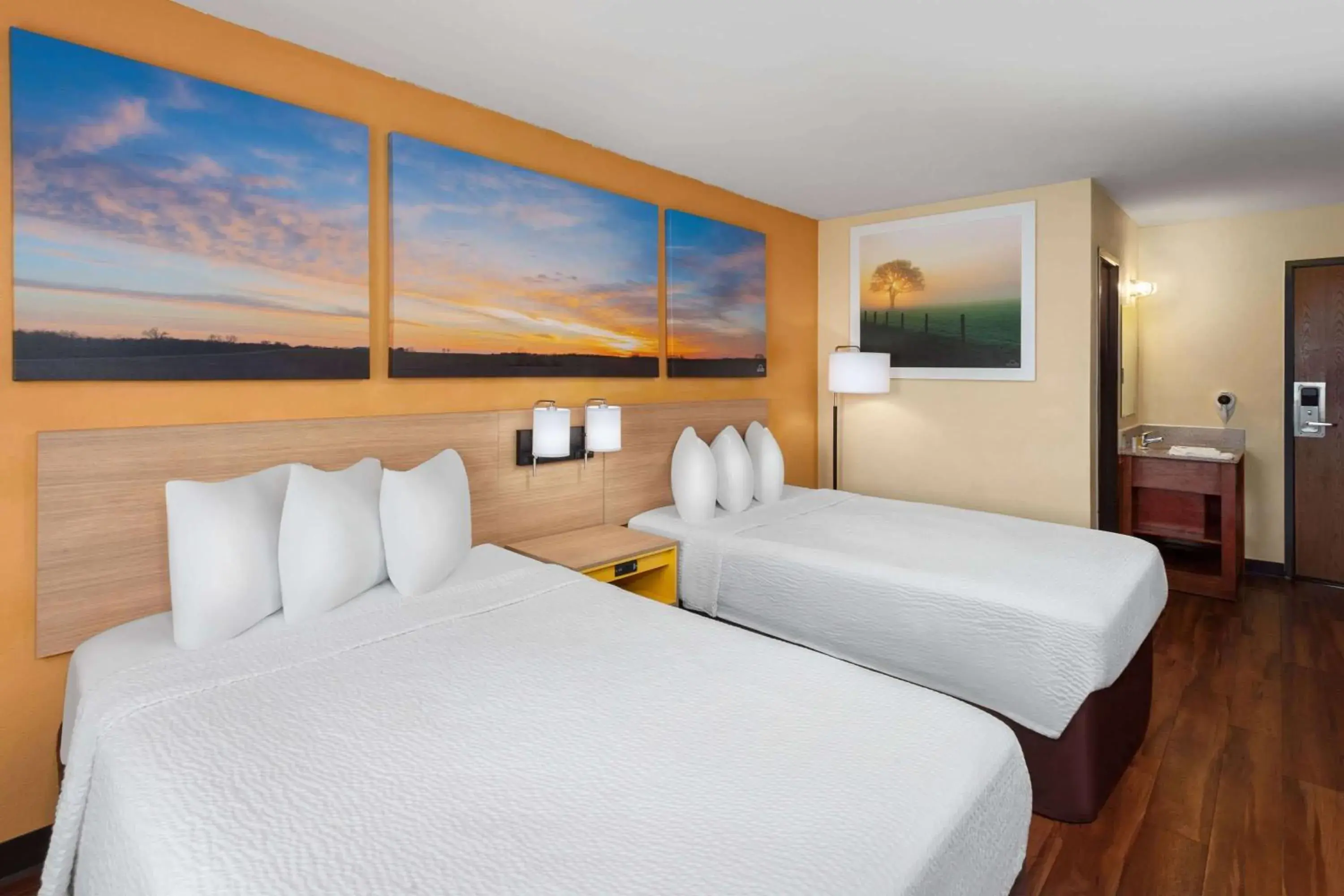 Photo of the whole room, Bed in Days Inn by Wyndham Rockford I-90 Casino District Photo of the whole room, Bed in Days Inn by Wyndham Rockford I-90 Casino District