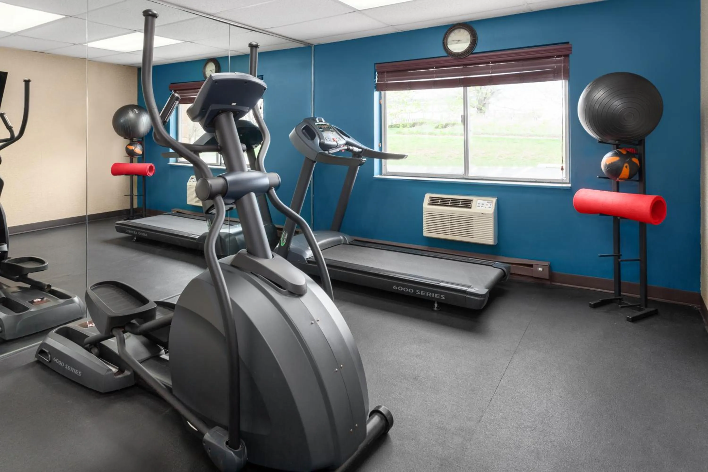 Fitness centre/facilities in Days Inn by Wyndham Rockford I-90 Walking Distance to Casino