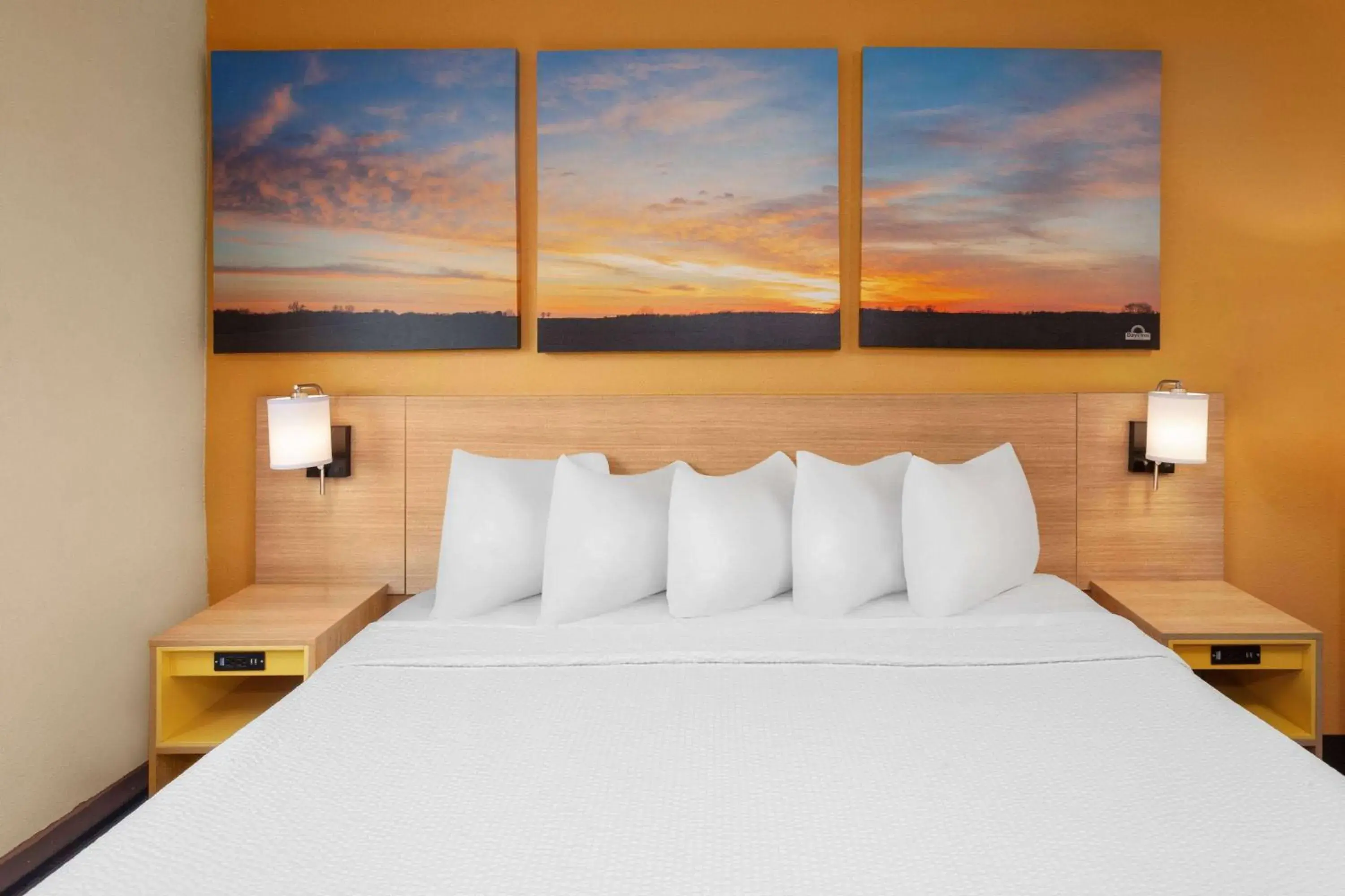 Photo of the whole room, Bed in Days Inn by Wyndham Rockford I-90 Casino District Photo of the whole room, Bed in Days Inn by Wyndham Rockford I-90 Casino District