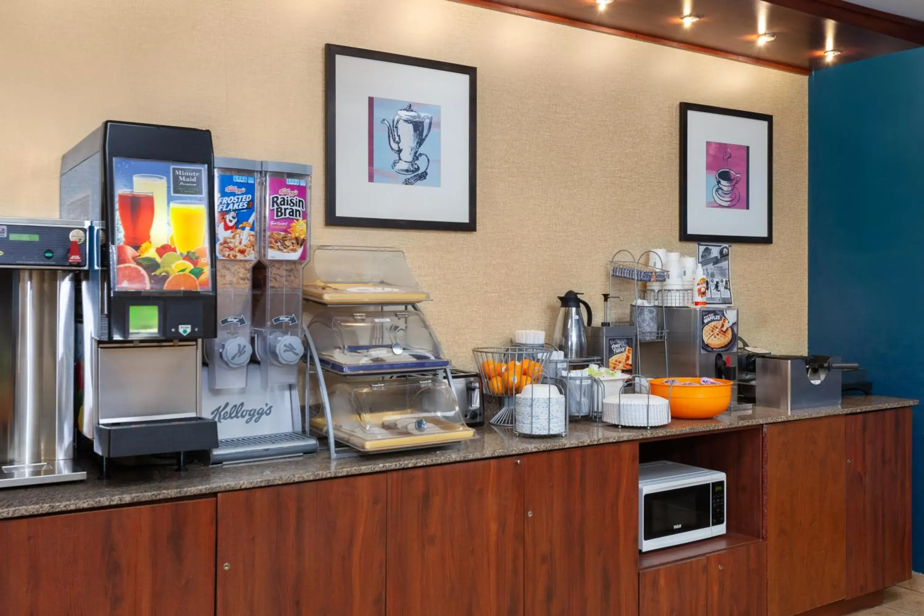 Breakfast in Days Inn by Wyndham Rockford I-90 Casino District Breakfast in Days Inn by Wyndham Rockford I-90 Casino District