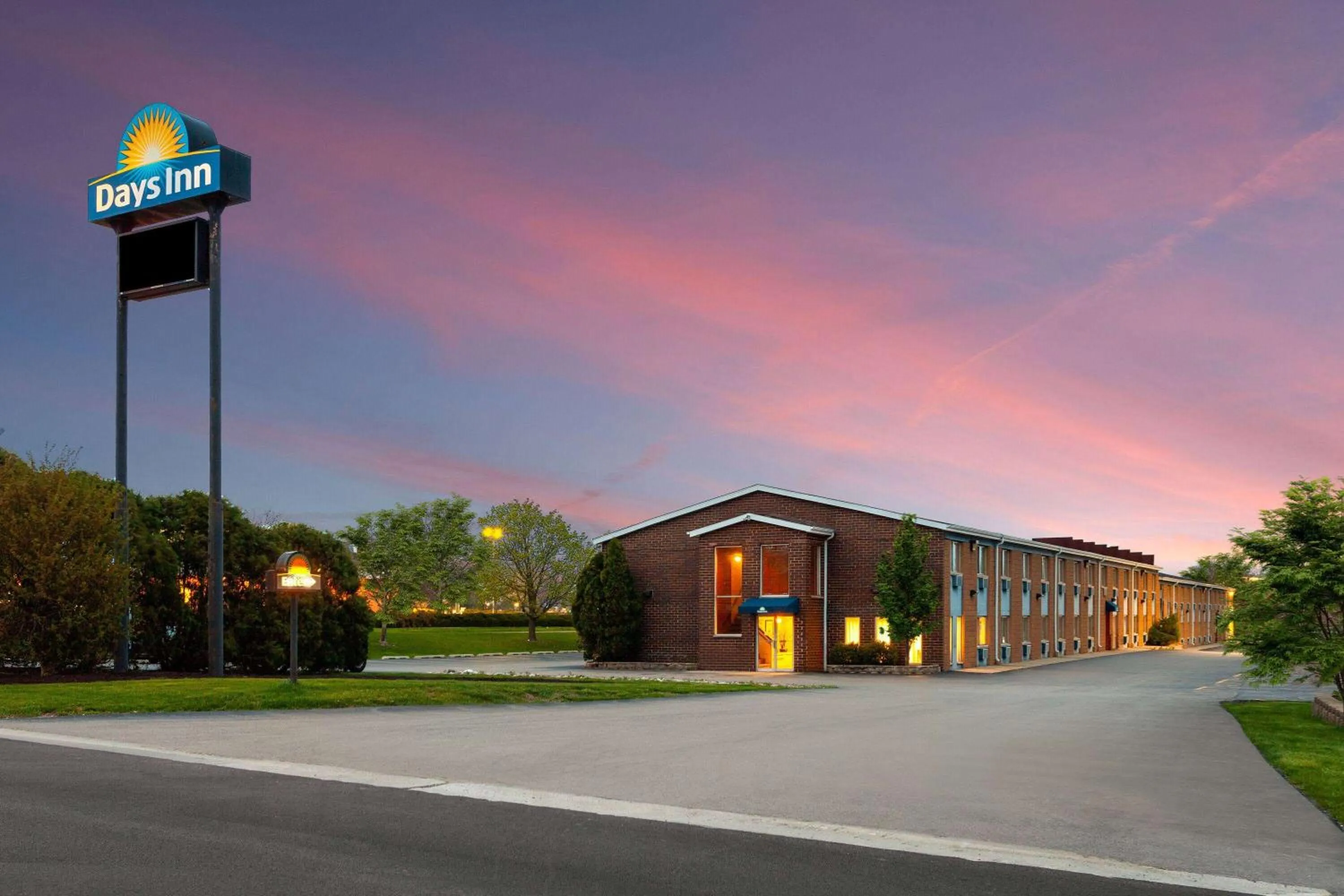 Property building in Days Inn by Wyndham Rockford I-90 Walking Distance to Casino