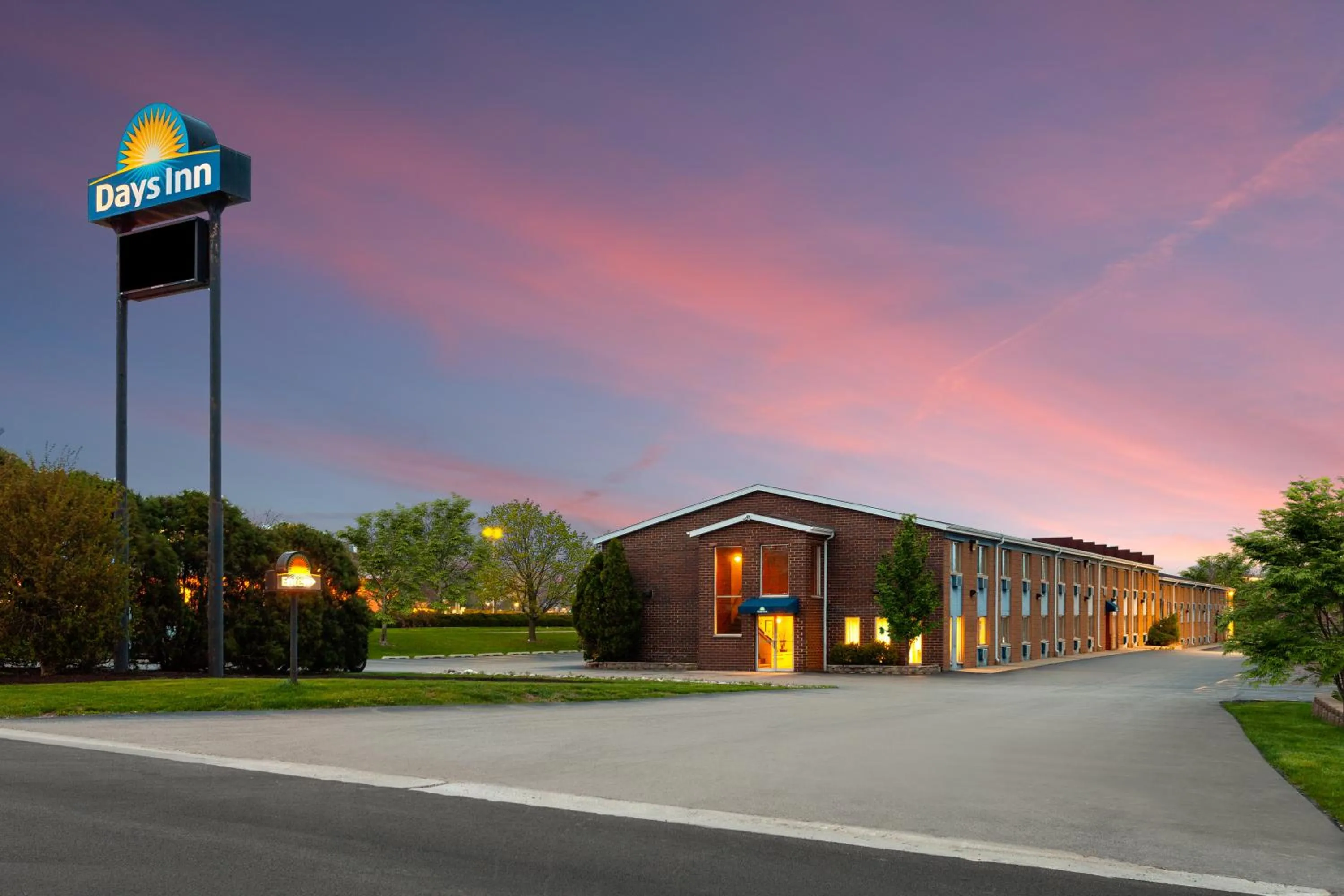 Property building in Days Inn by Wyndham Rockford I-90 Walking Distance to Casino