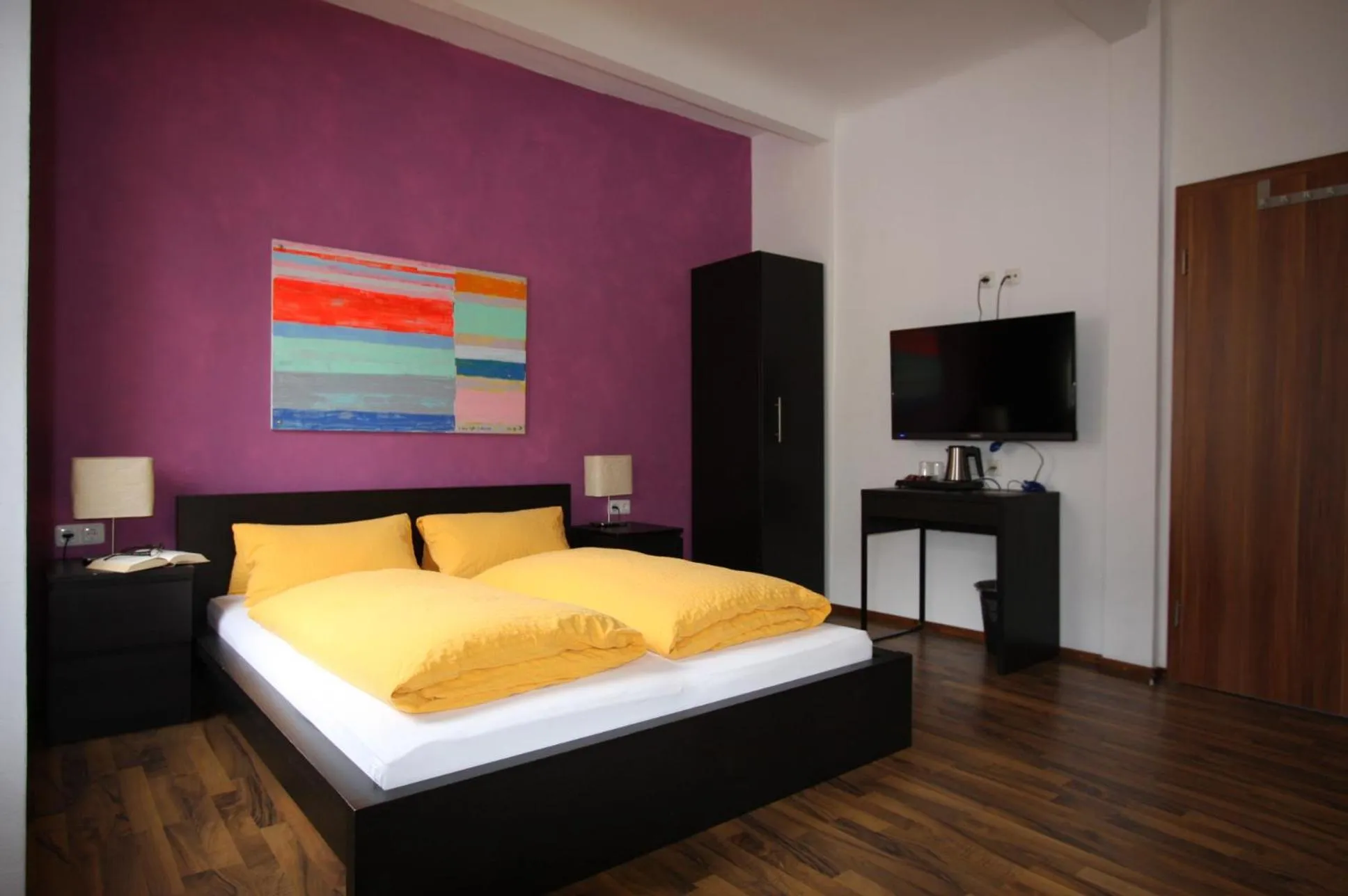 Photo of the whole room, Bed in Stadthotel Kleiner Berg