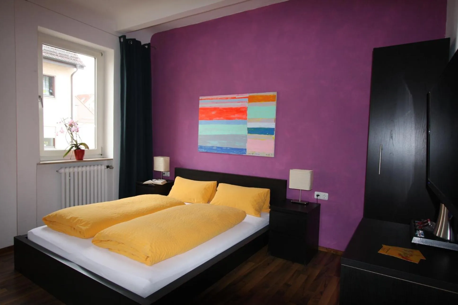 Photo of the whole room, Bed in Stadthotel Kleiner Berg