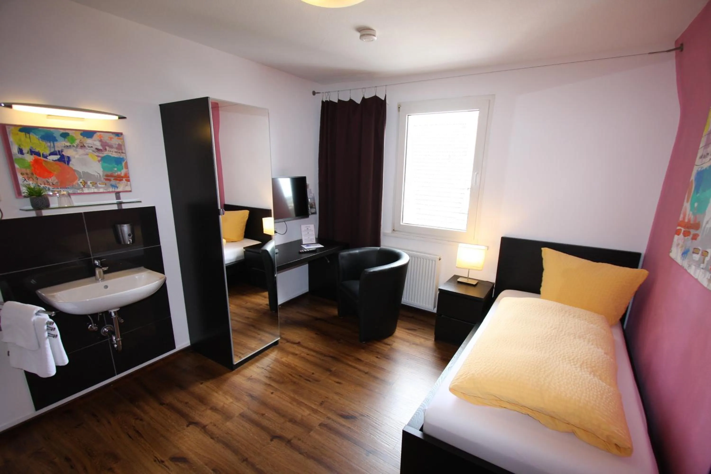 Photo of the whole room, Bed in Stadthotel Kleiner Berg