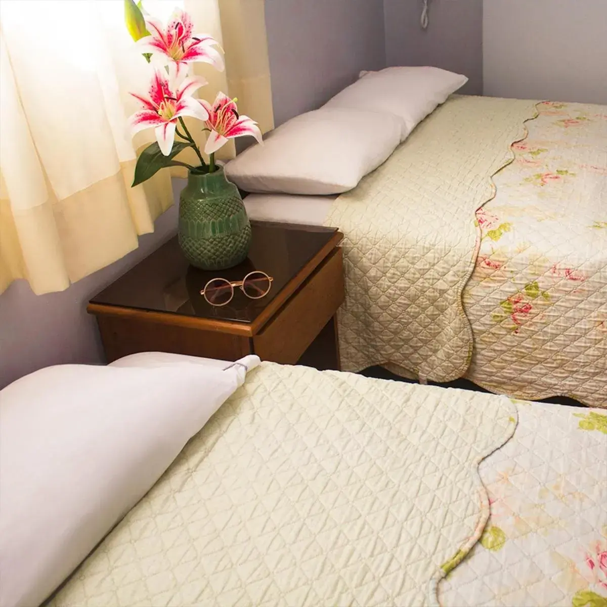 Budget Double Room in Montreal Hostal Budget Double Room in Montreal Hostal