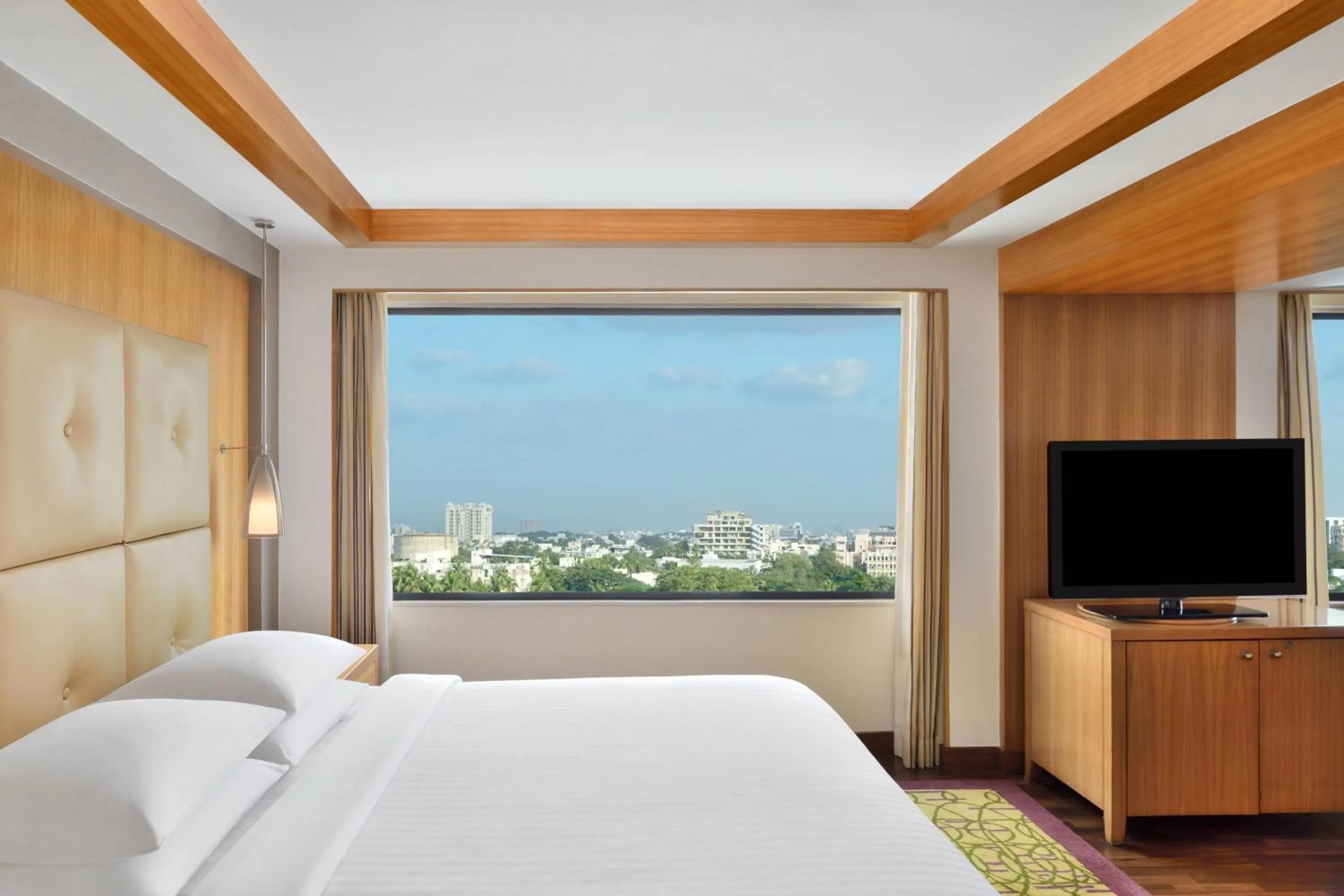 Bedroom, Bed in Courtyard by Marriott Chennai